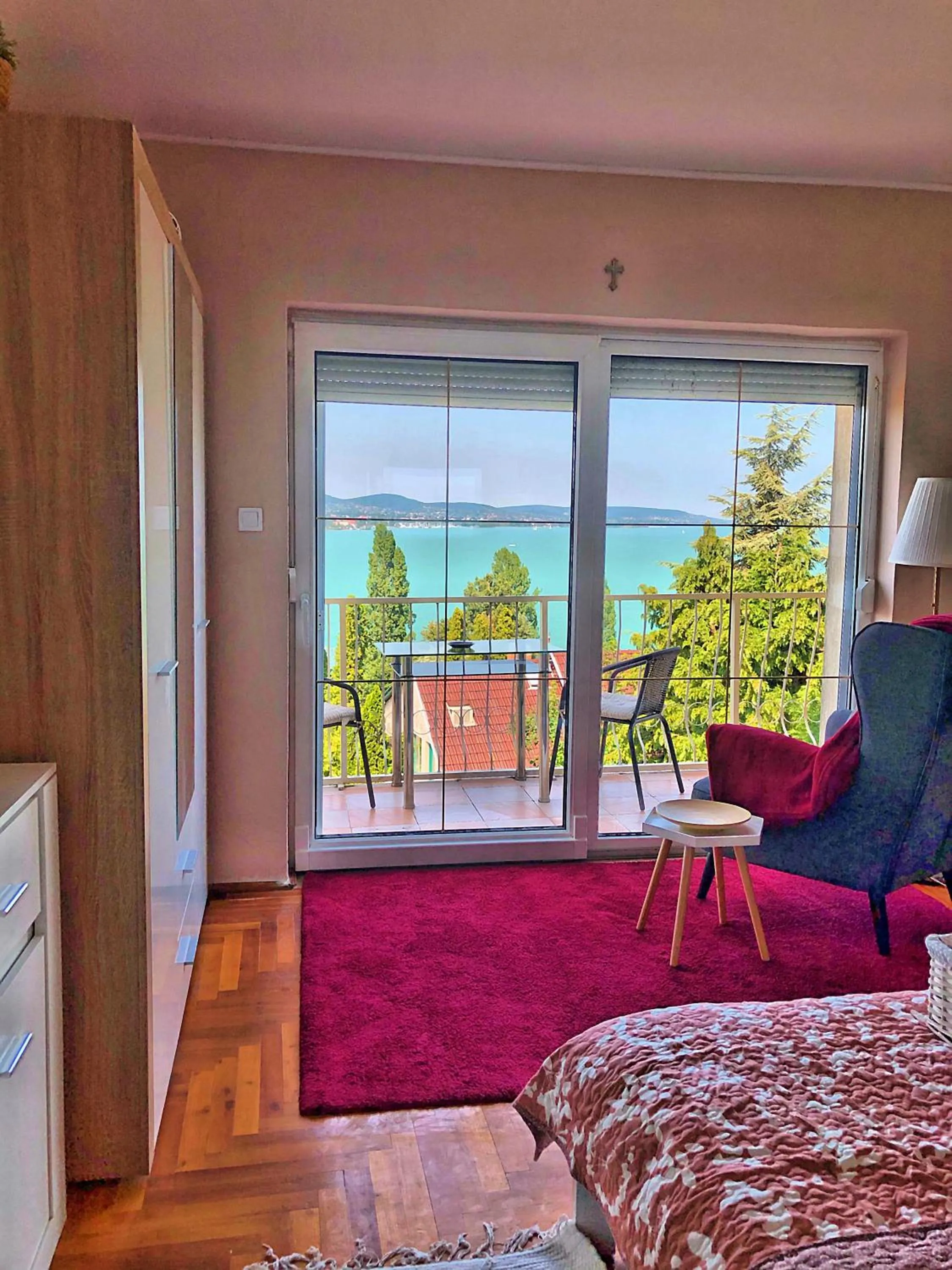 Seating area, Bed in Villa Borostyán