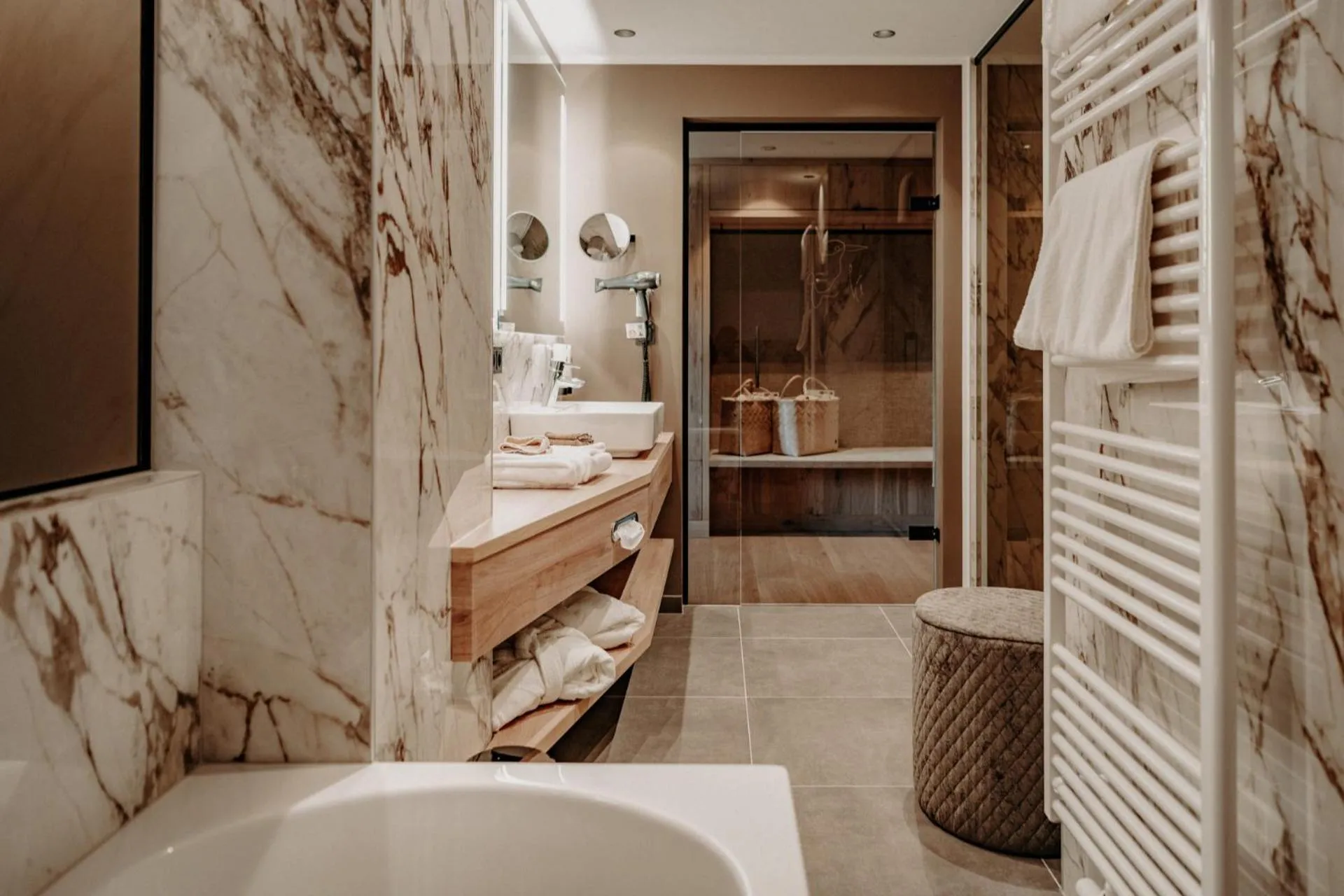 Photo of the whole room, Bed in Der Eisvogel - Wellness- & Genusshotel