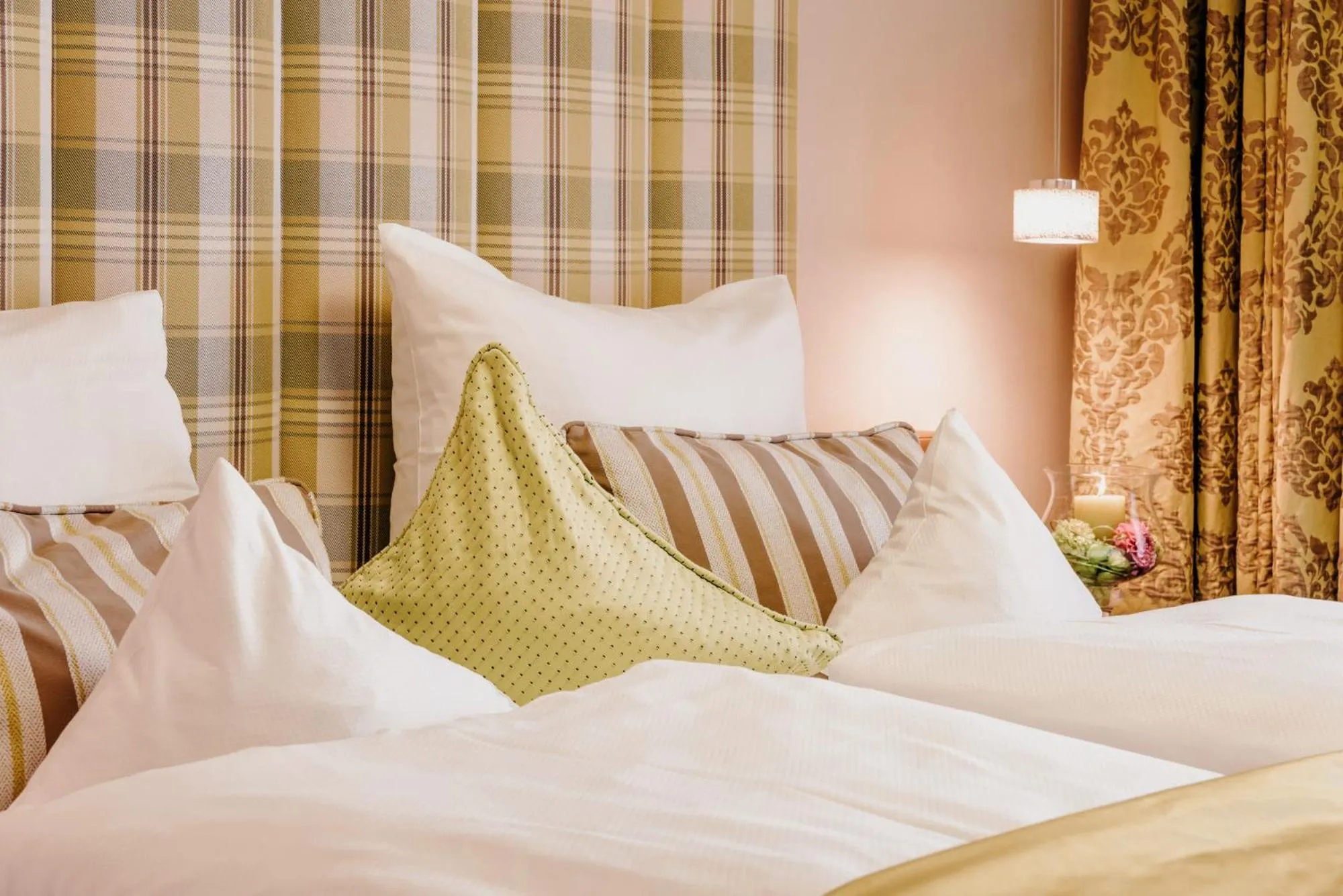 Photo of the whole room, Bed in Der Eisvogel - Wellness- & Genusshotel