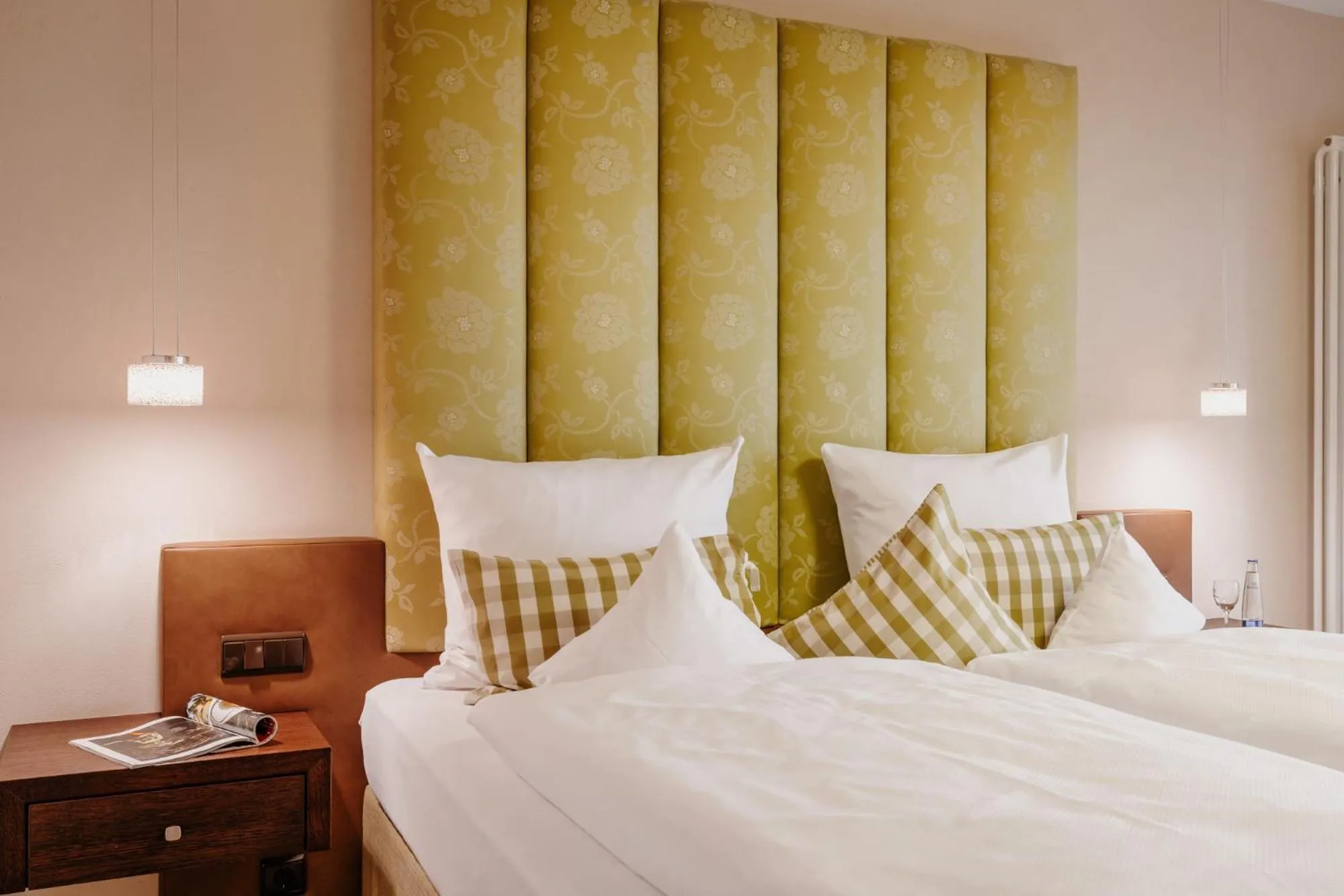 Photo of the whole room, Bed in Der Eisvogel - Wellness- & Genusshotel