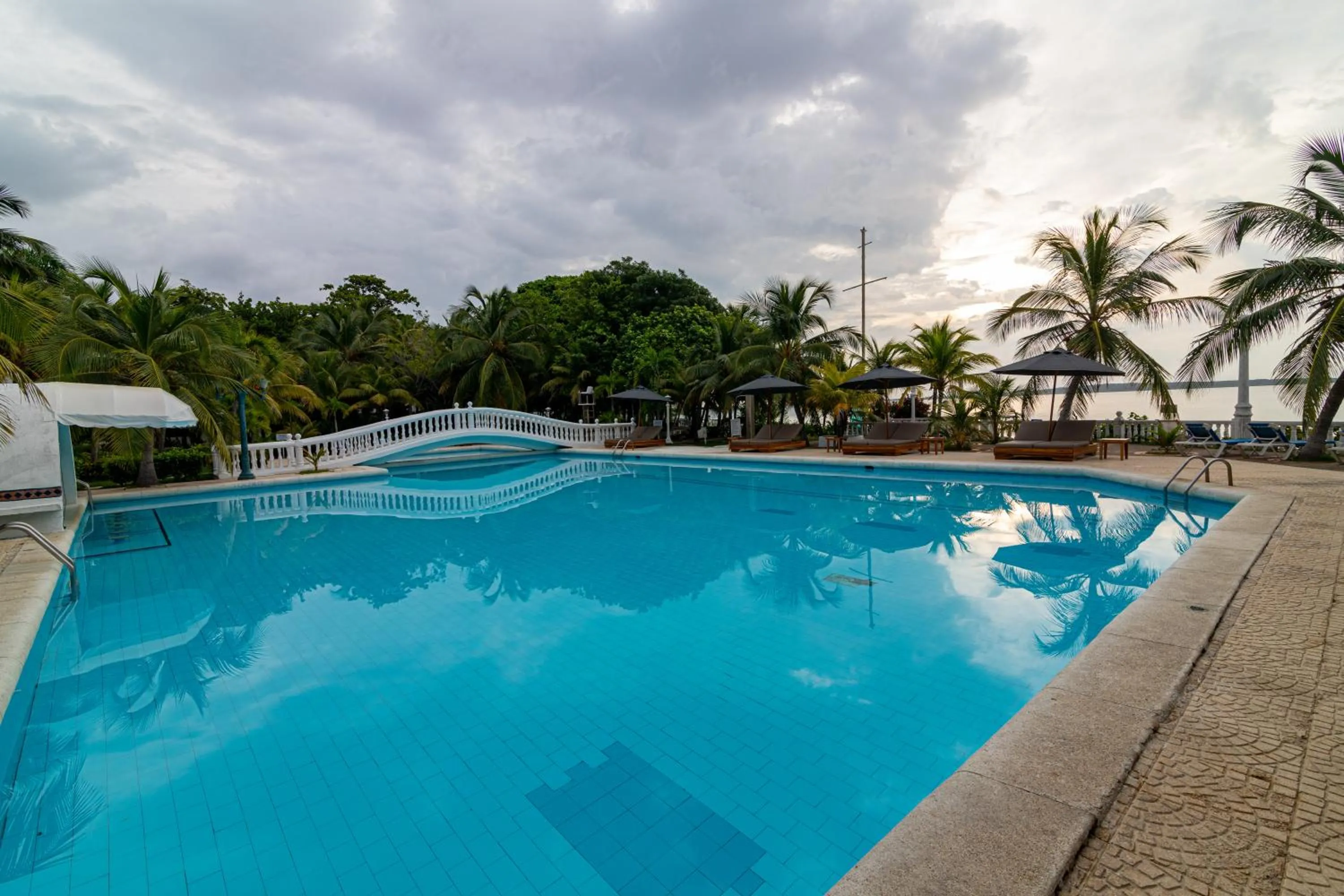 Swimming pool in Hotel Cocoliso Island Resort