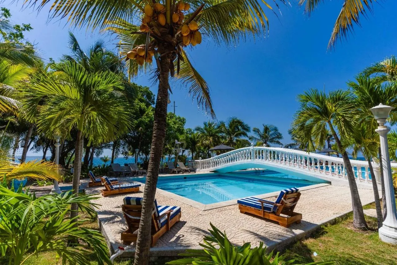 Natural landscape in Hotel Cocoliso Island Resort