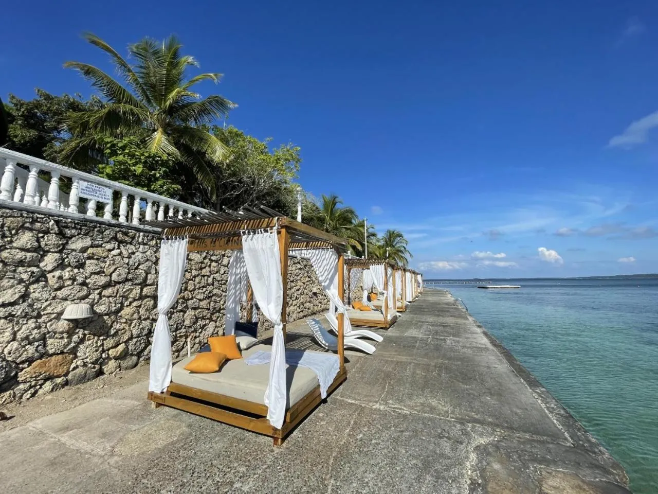 Beach in Hotel Cocoliso Island Resort