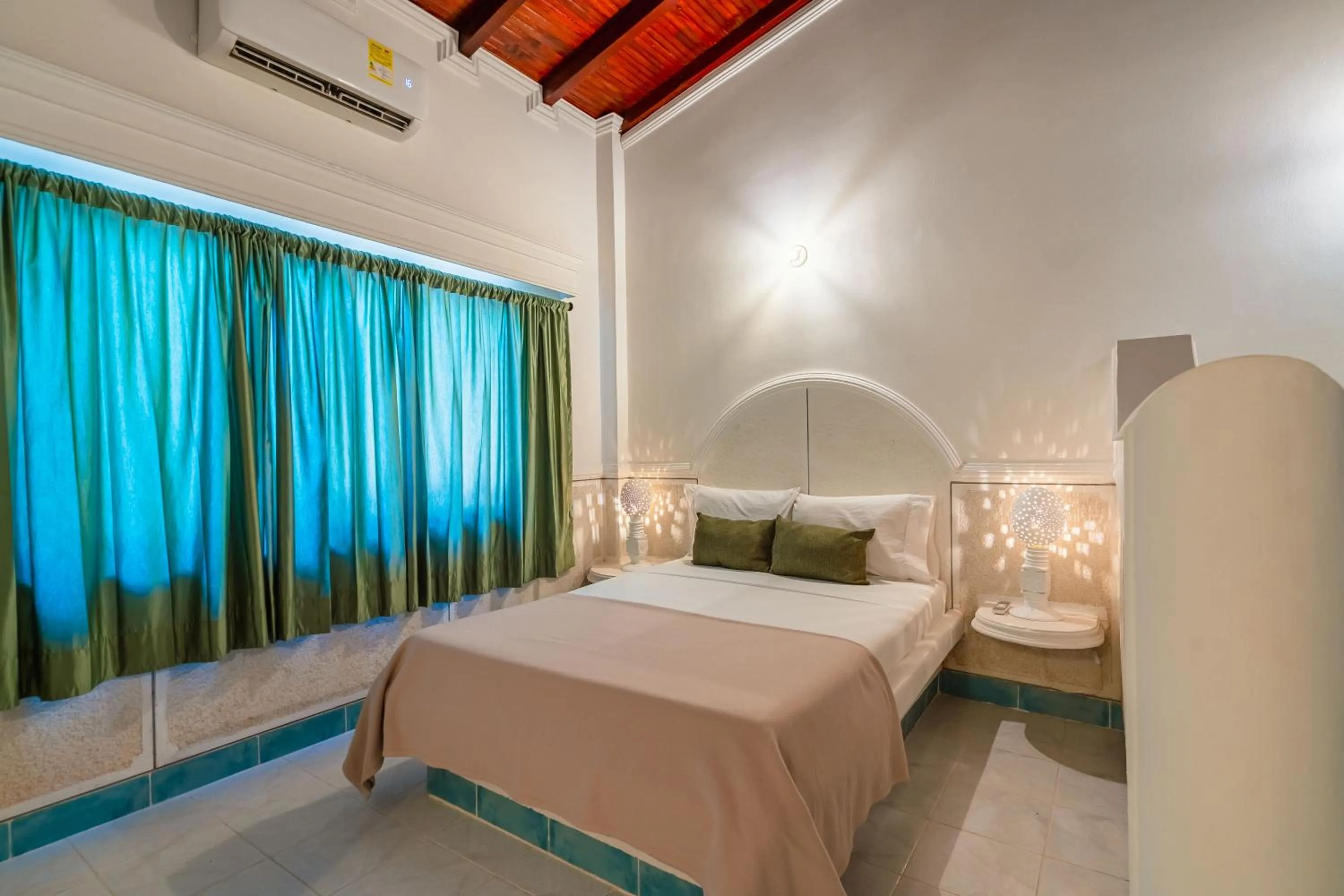 Photo of the whole room, Bed in Hotel Cocoliso Island Resort