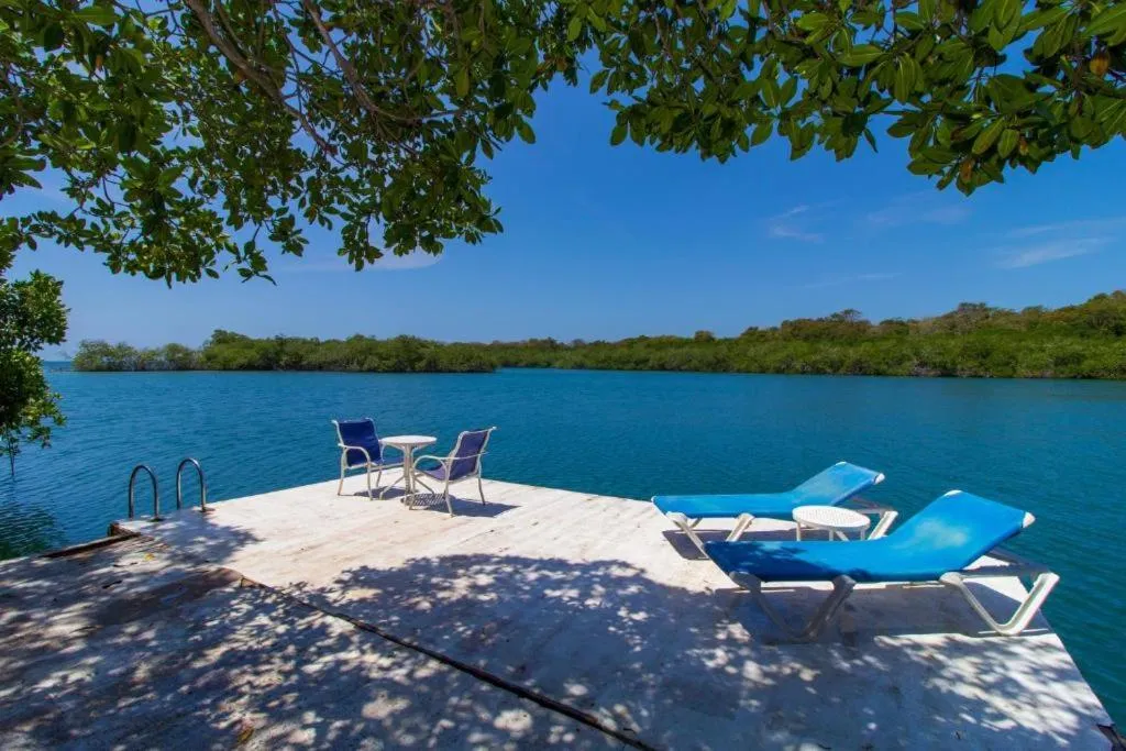 Day in Hotel Cocoliso Island Resort