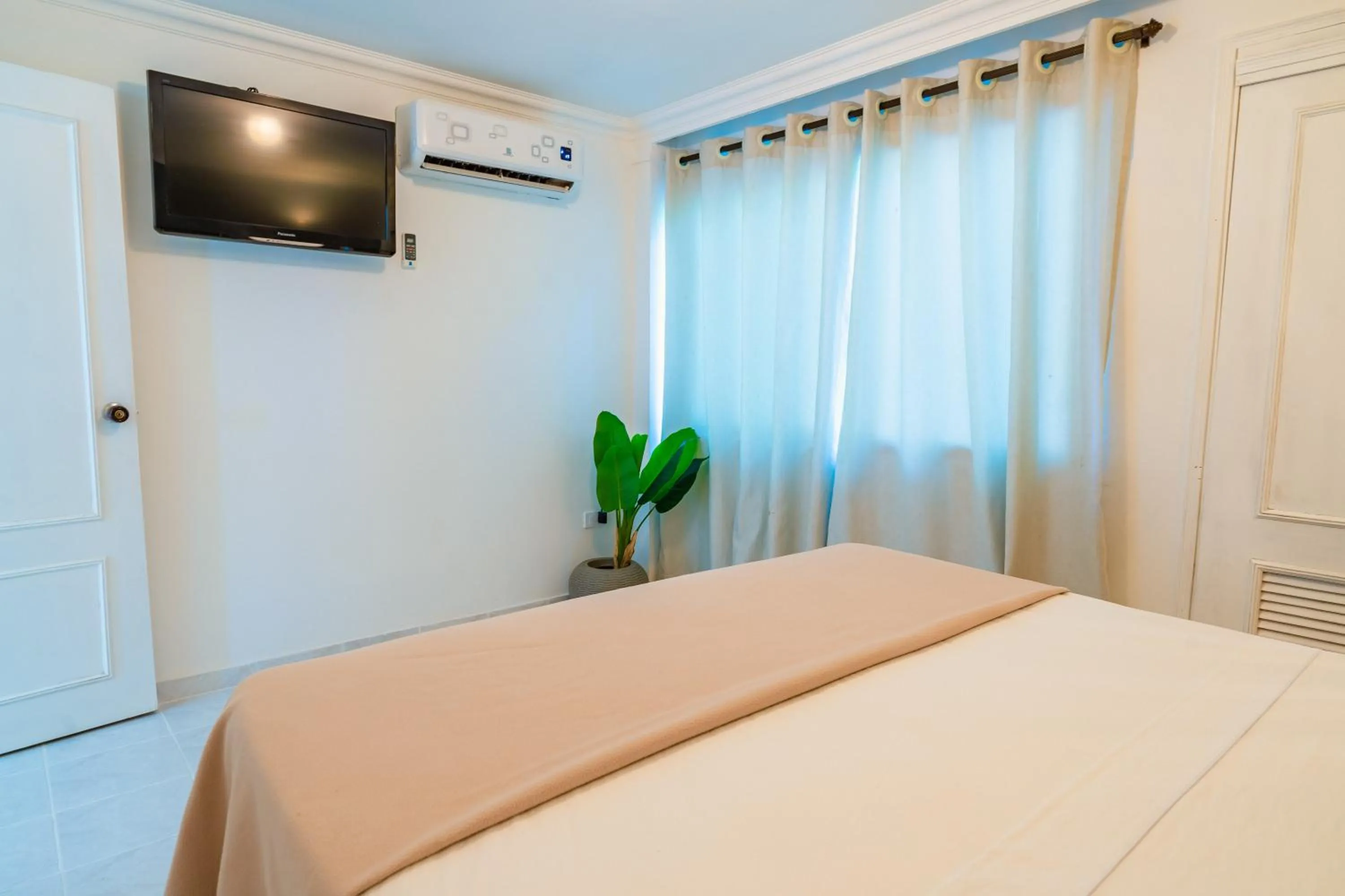 Bed in Hotel Cocoliso Island Resort