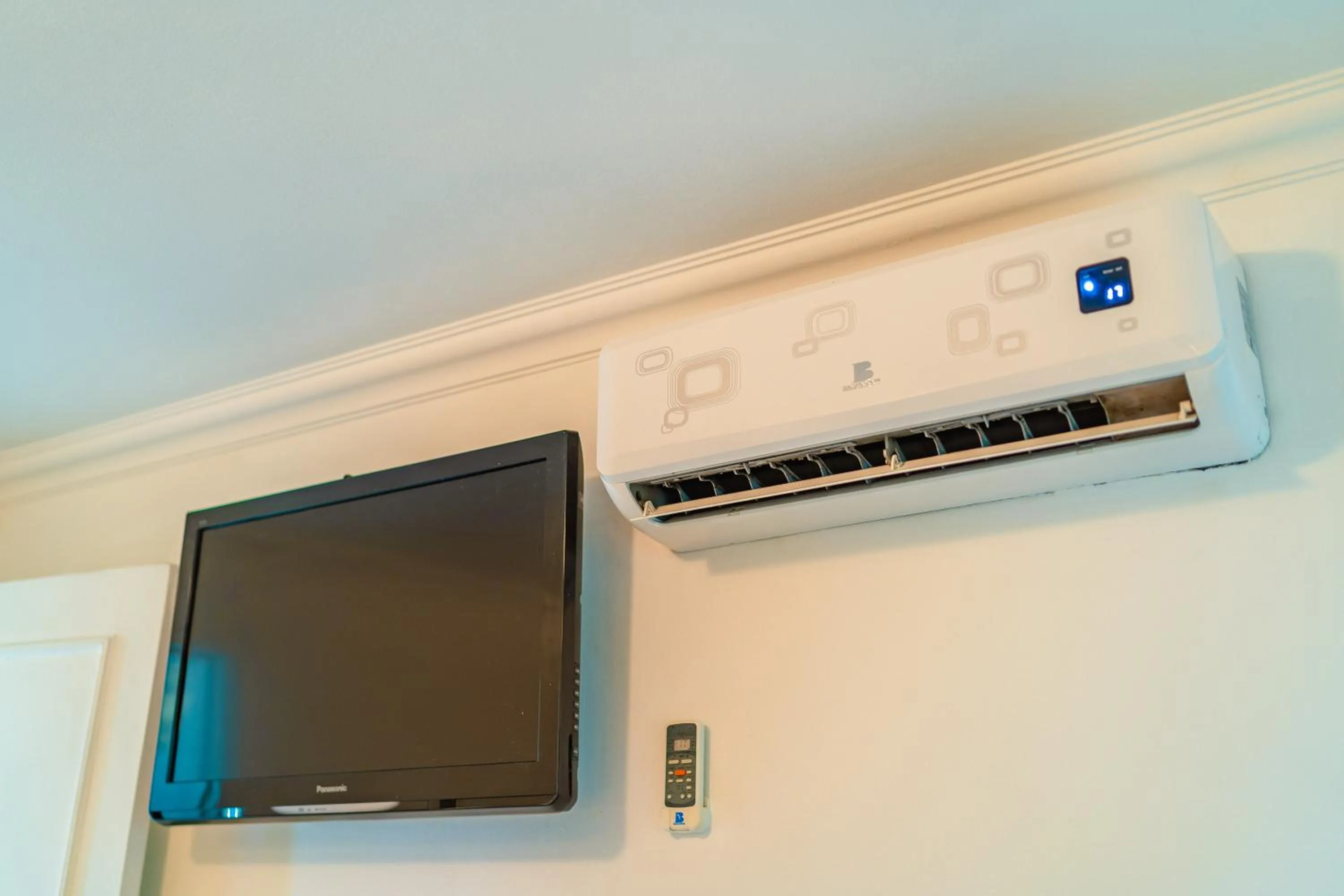 TV and multimedia in Hotel Cocoliso Island Resort