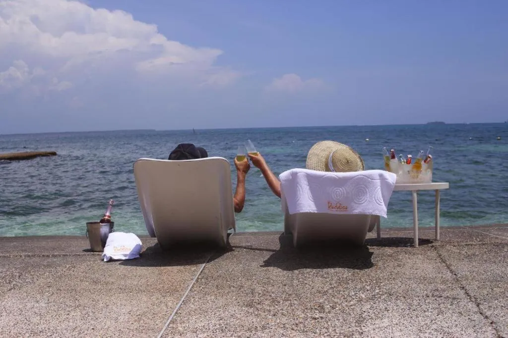 People in Hotel Cocoliso Island Resort