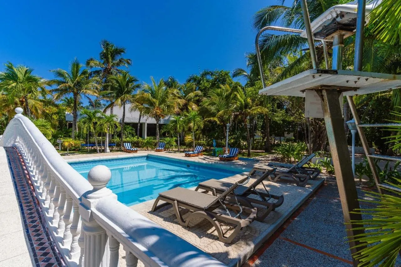 Garden in Hotel Cocoliso Island Resort