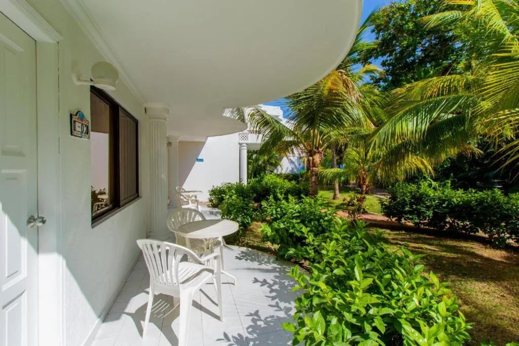 Patio in Hotel Cocoliso Island Resort