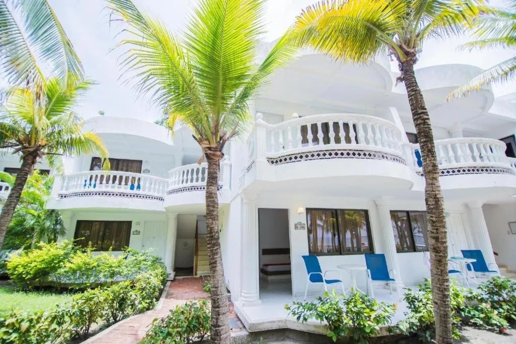 Property building in Hotel Cocoliso Island Resort