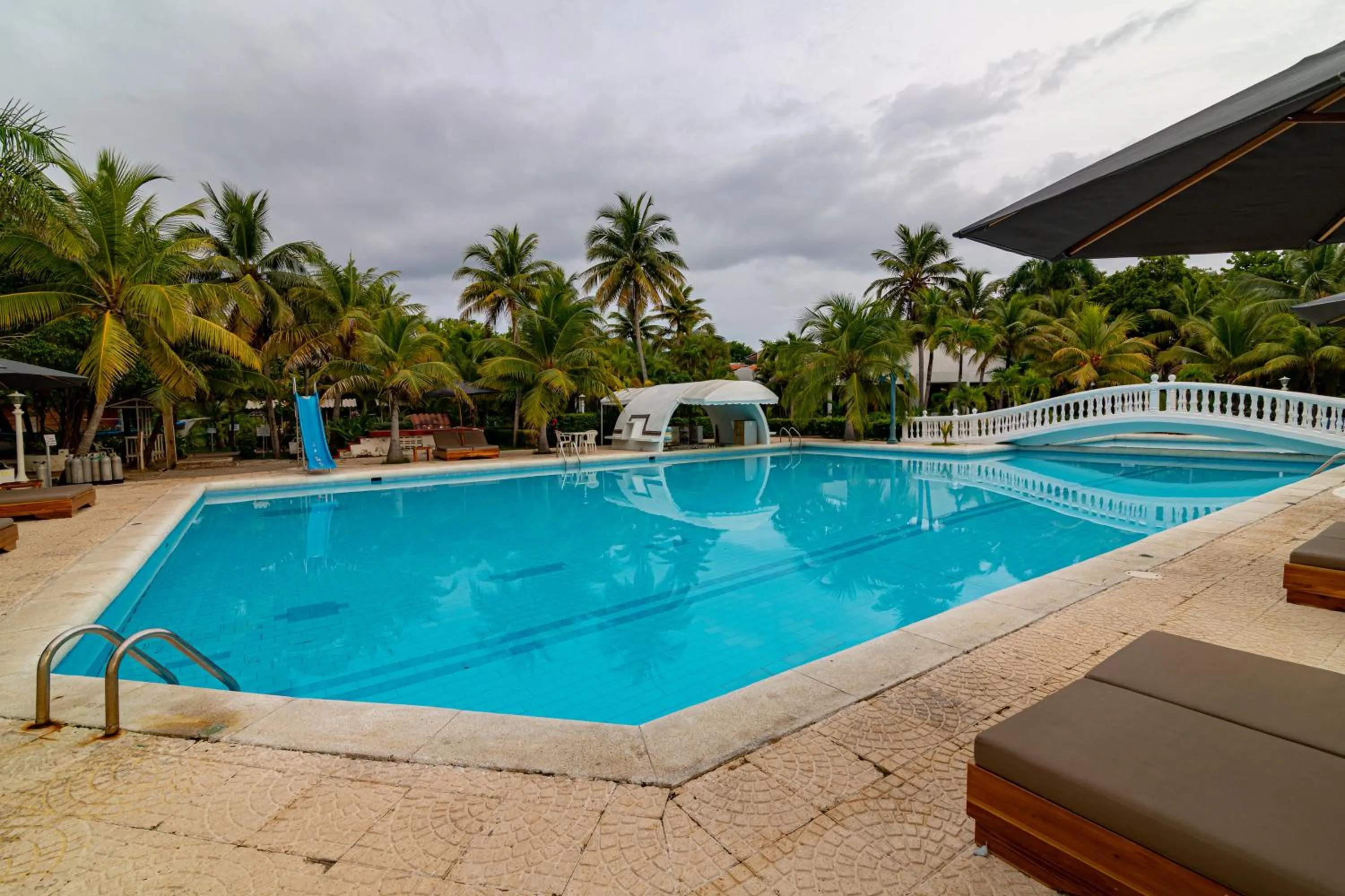 Swimming pool in Hotel Cocoliso Island Resort
