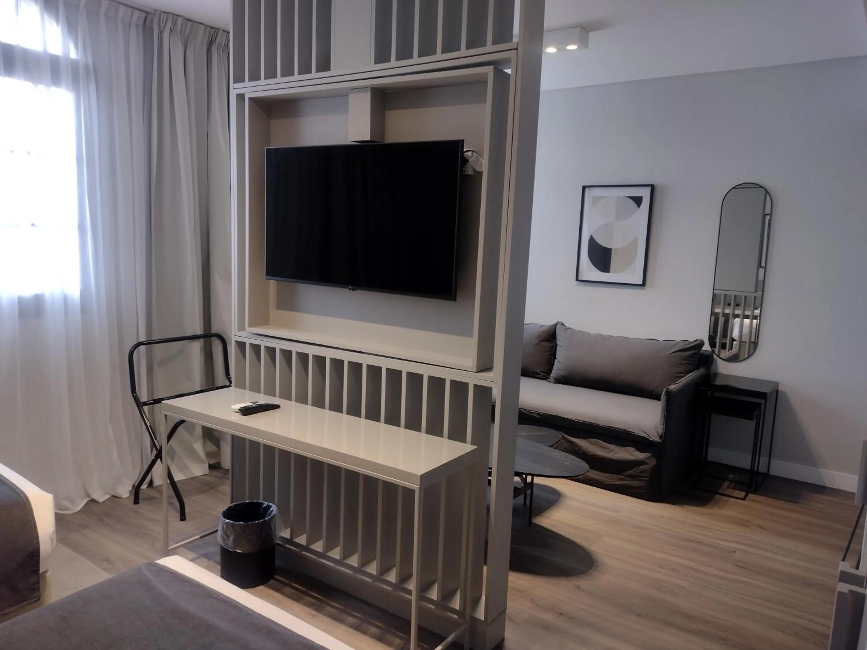 TV and multimedia, Bed in Guemes Hotel & Spa