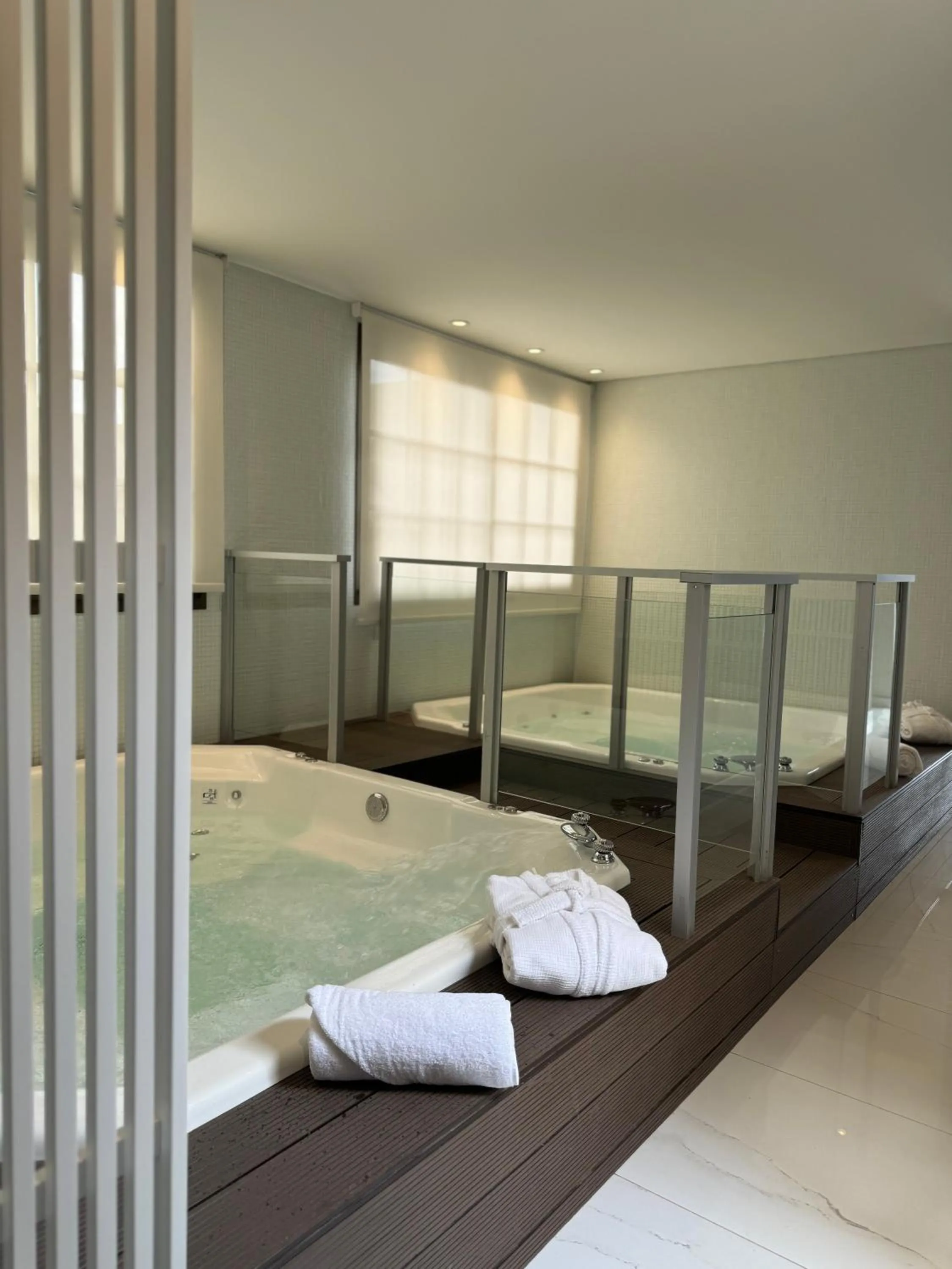 Hot Tub, Bed in Guemes Hotel & Spa