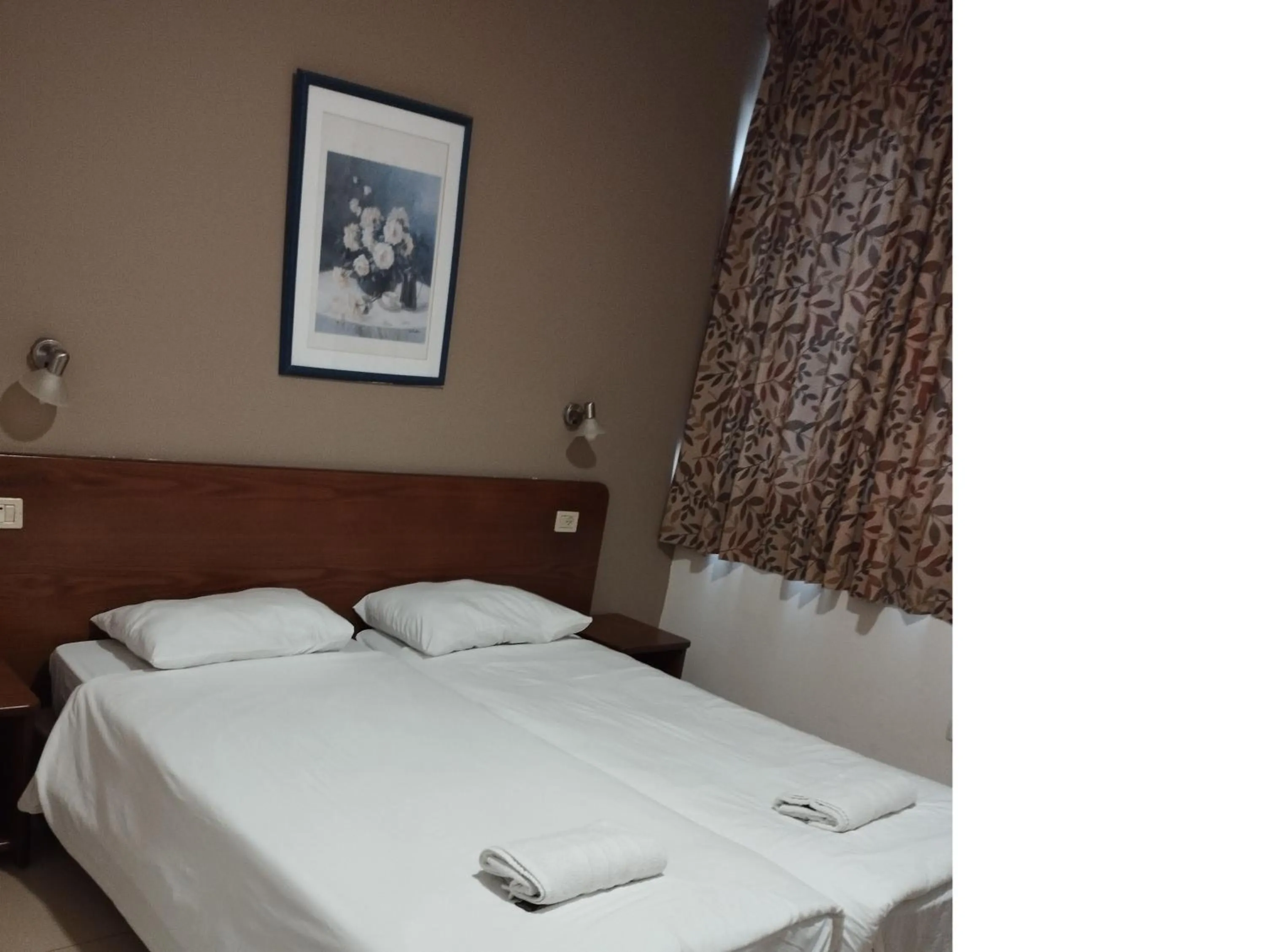 Bedroom in Ginot Yam Hotel