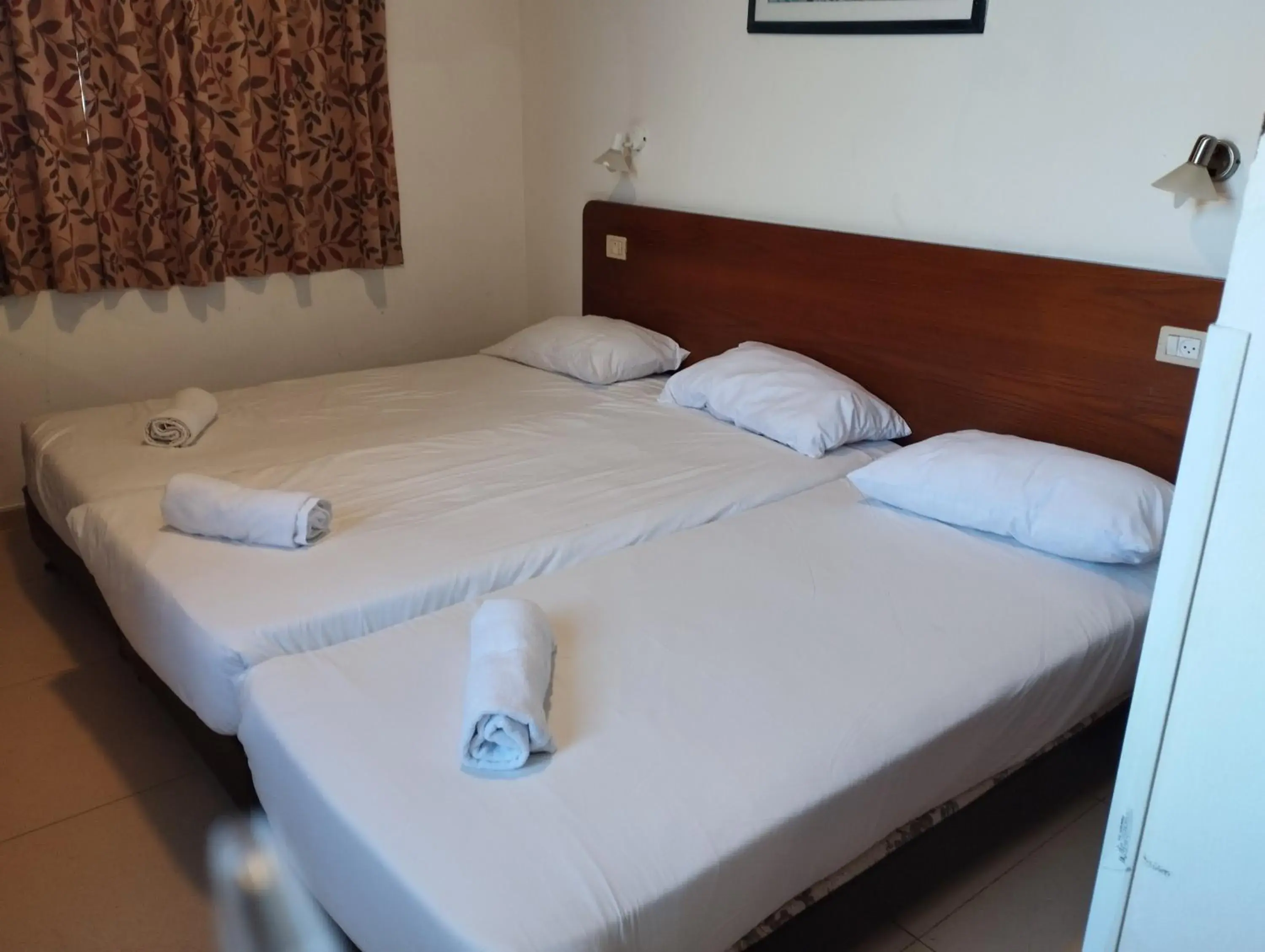 Triple Room in Ginot Yam Hotel Triple Room in Ginot Yam Hotel