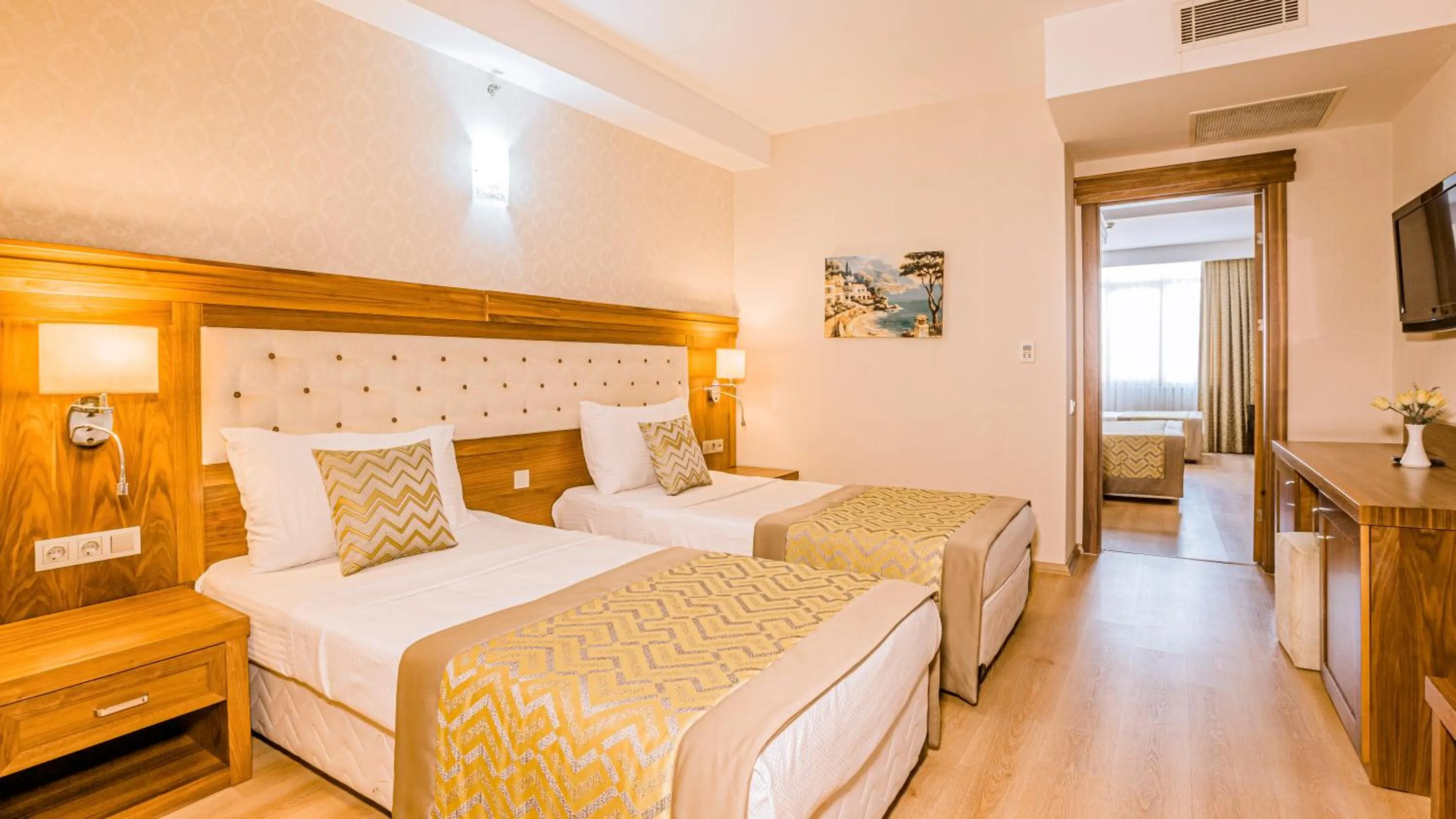 Photo of the whole room, Bed in Yücesoy Liva Hotel Spa & Convention Center Mersin