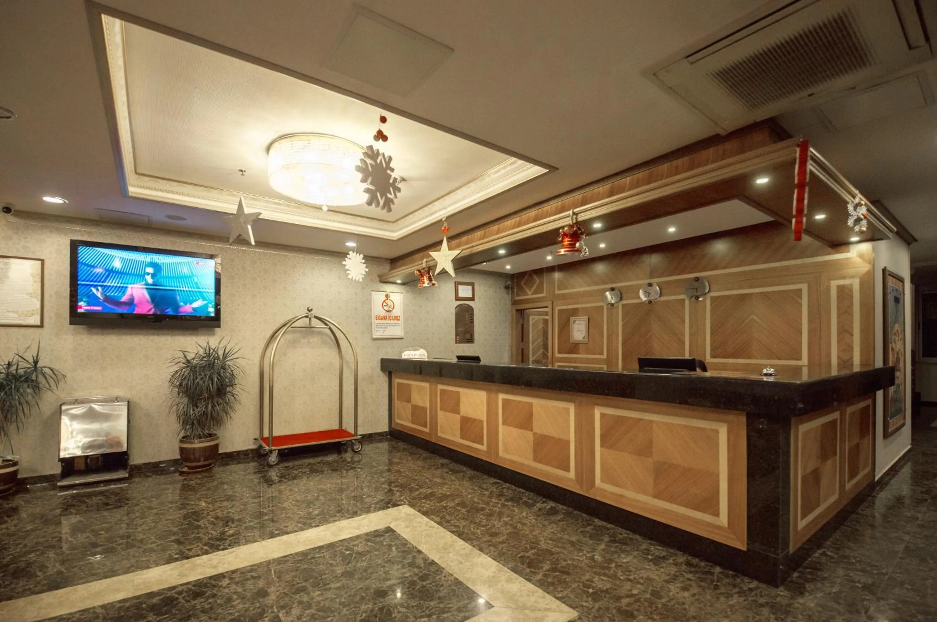 Lobby or reception in Yücesoy Liva Hotel Spa & Convention Center Mersin