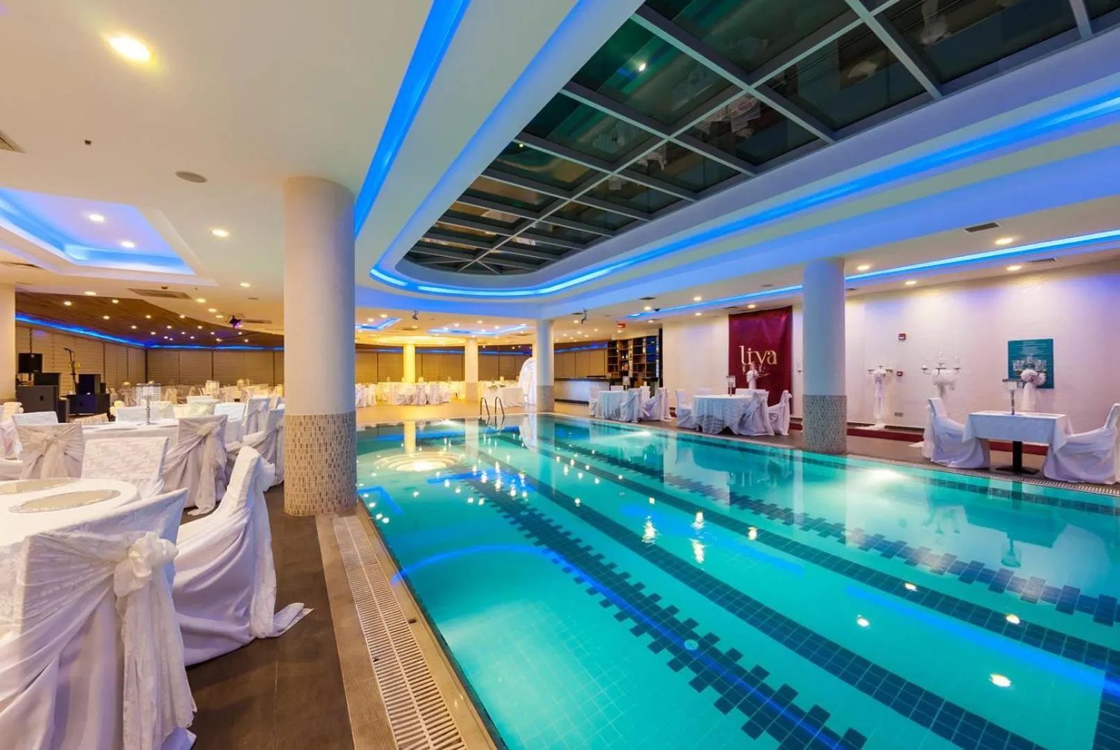 Swimming pool in Yücesoy Liva Hotel Spa & Convention Center Mersin