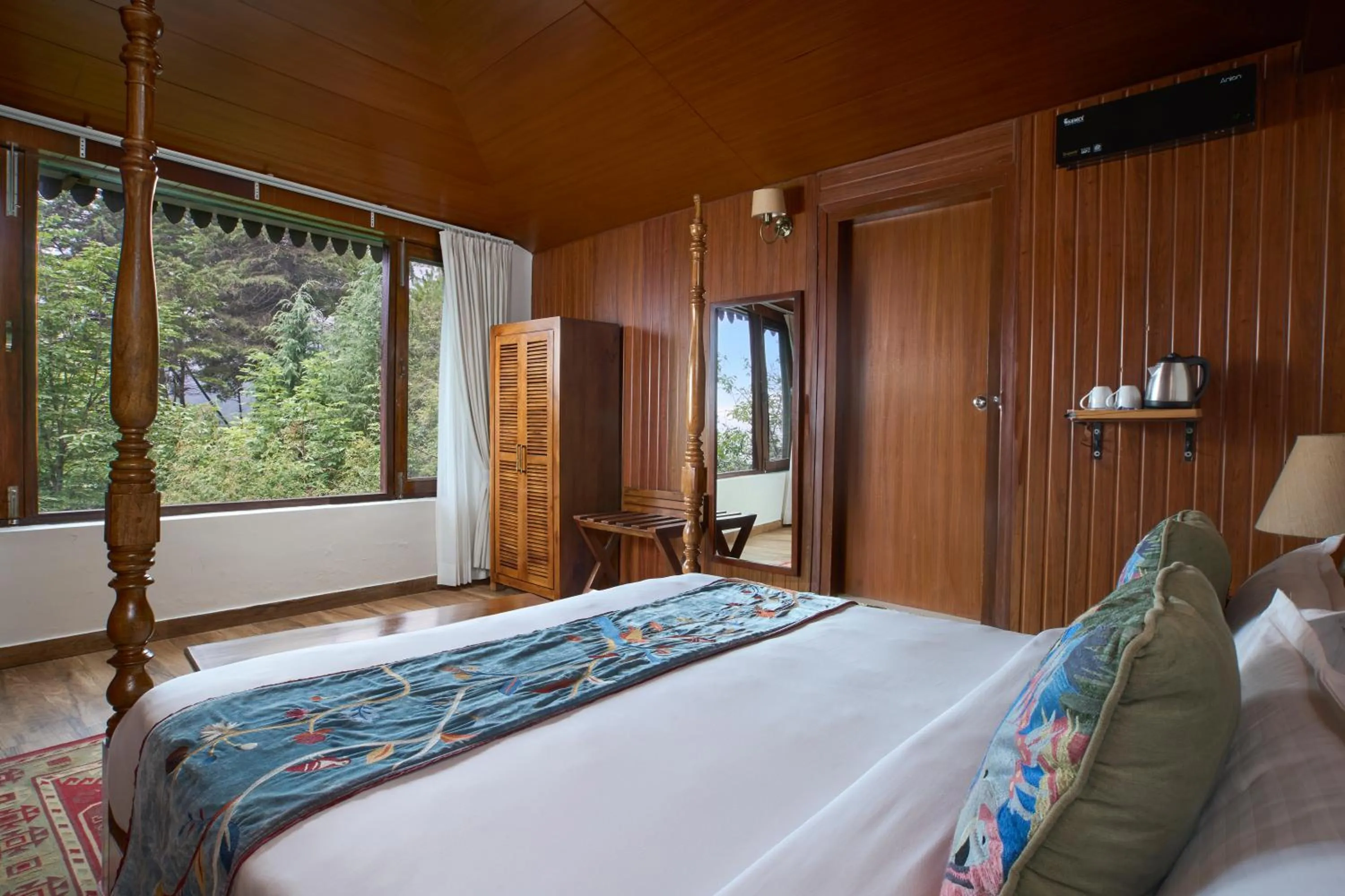 Bedroom, Bed in Larisa Resort, Mussoorie