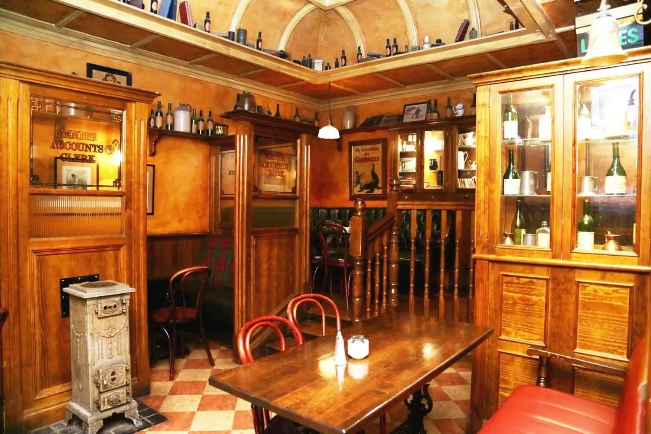 Restaurant/places to eat in O'Neills Victorian Pub & Townhouse