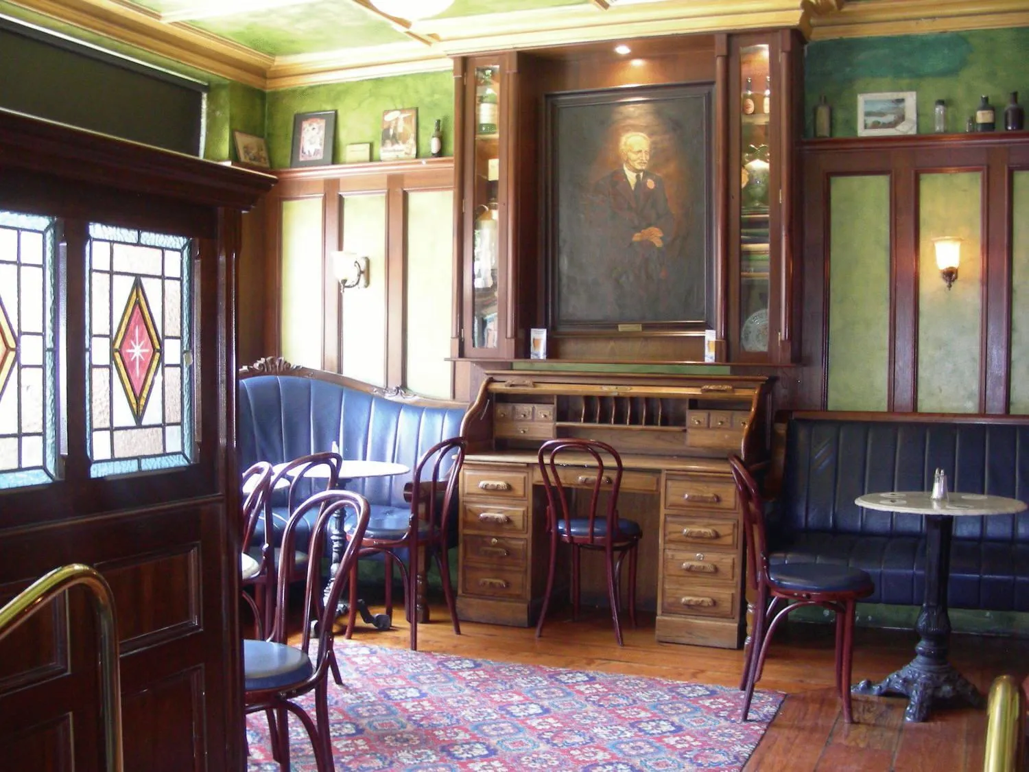 Lounge or bar in O'Neills Victorian Pub & Townhouse