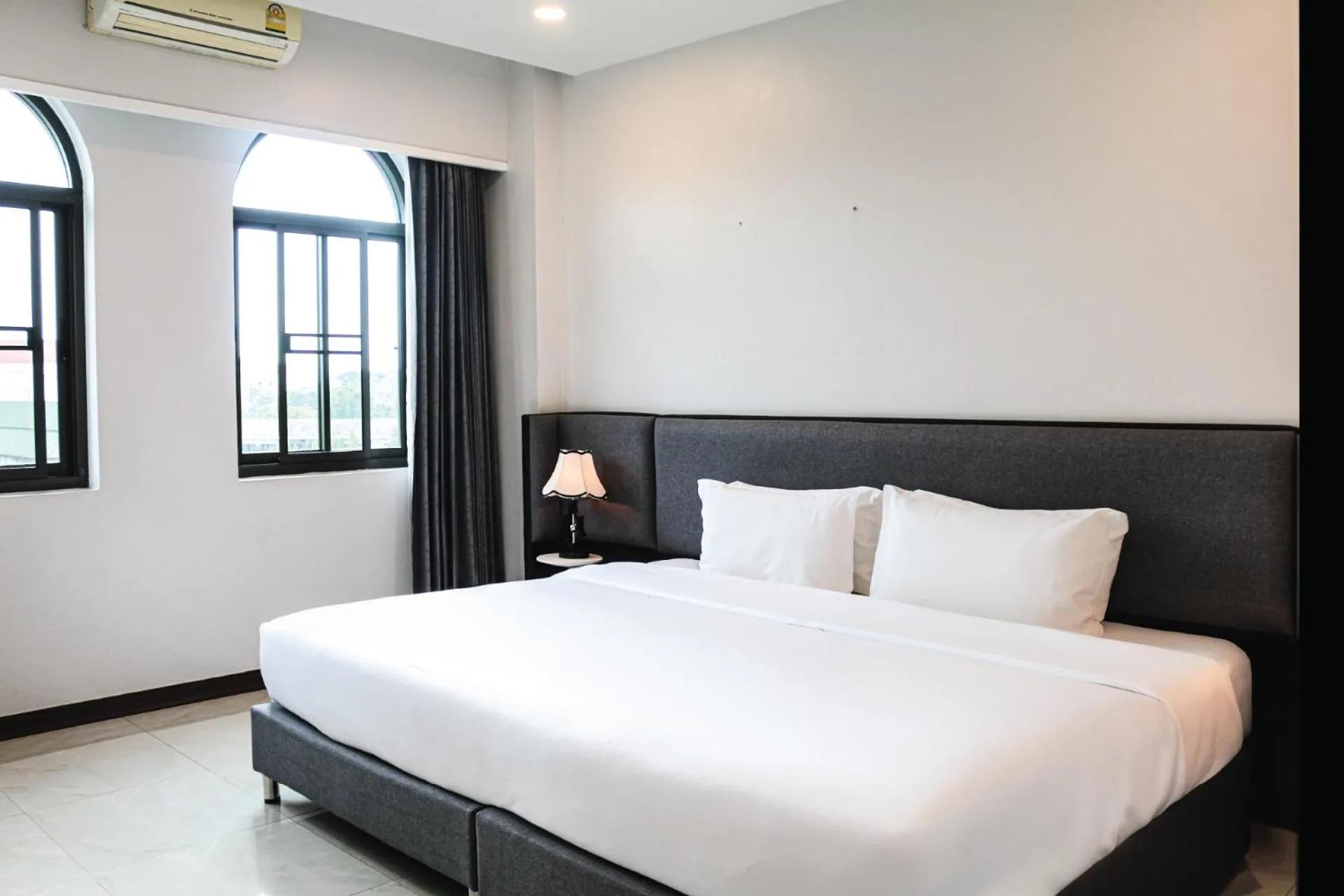 Bedroom, Bed in Urbanite Hotel