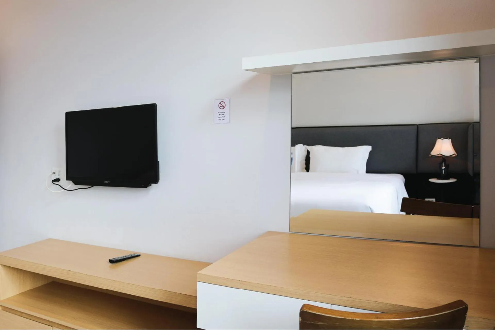 Bedroom, Bed in Urbanite Hotel