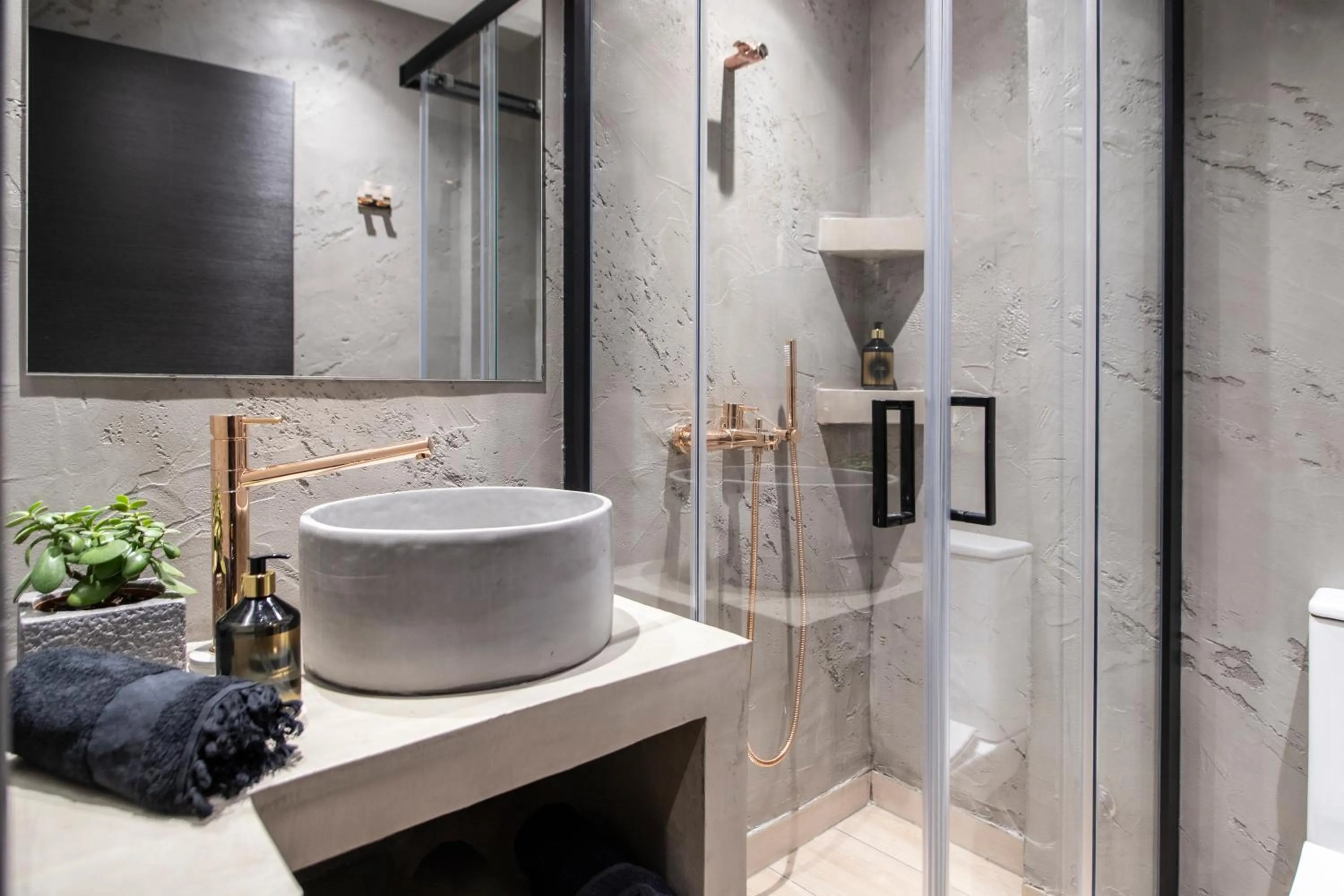 Shower in 14 Reasons Why Hotel Athens