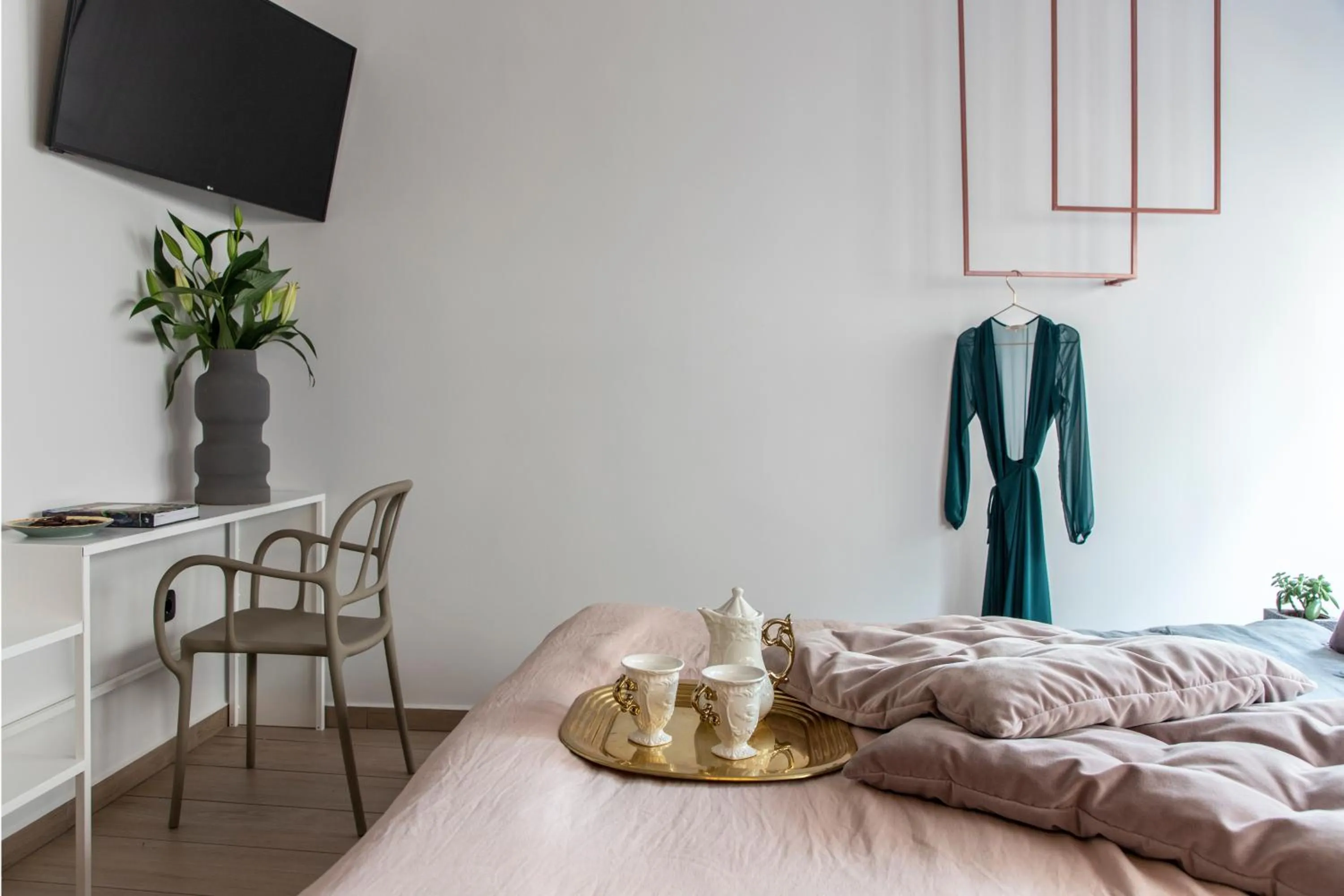 Bed in 14 Reasons Why Hotel Athens