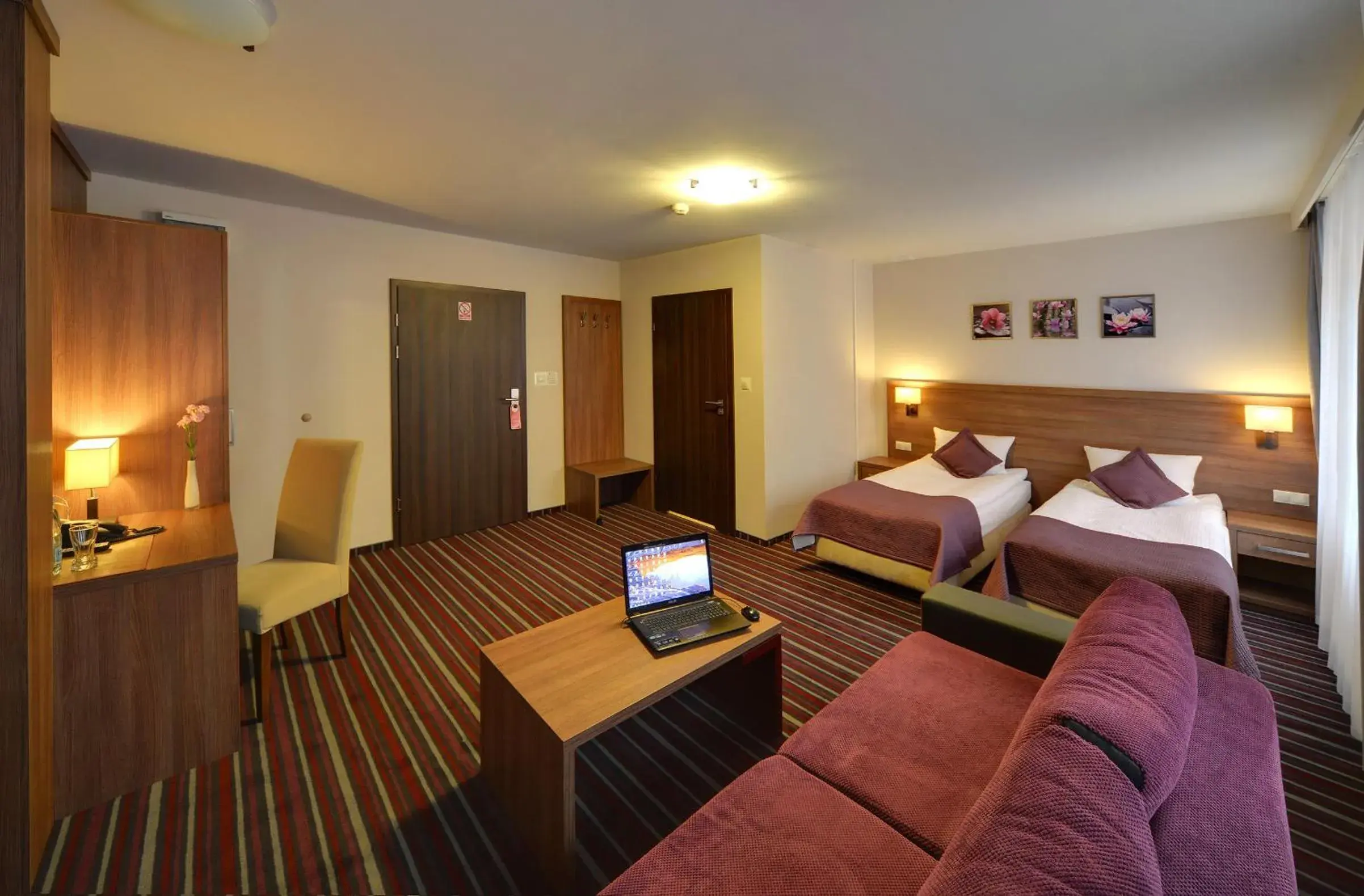 Deluxe Quadruple Room - single occupancy in Hotel Camelot Deluxe Quadruple Room - single occupancy in Hotel Camelot