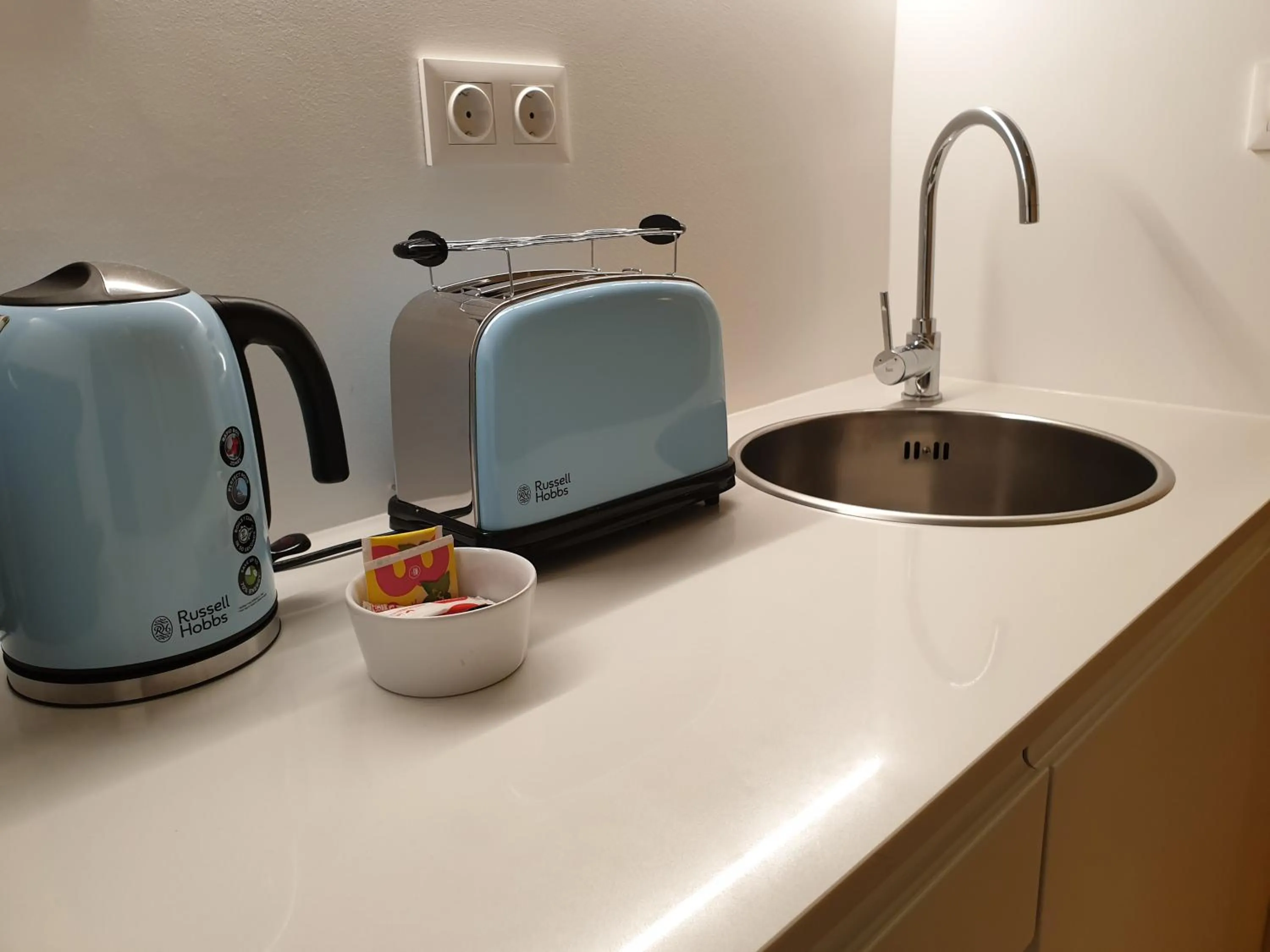 Coffee/tea facilities in Casa da Baixa by PURUS