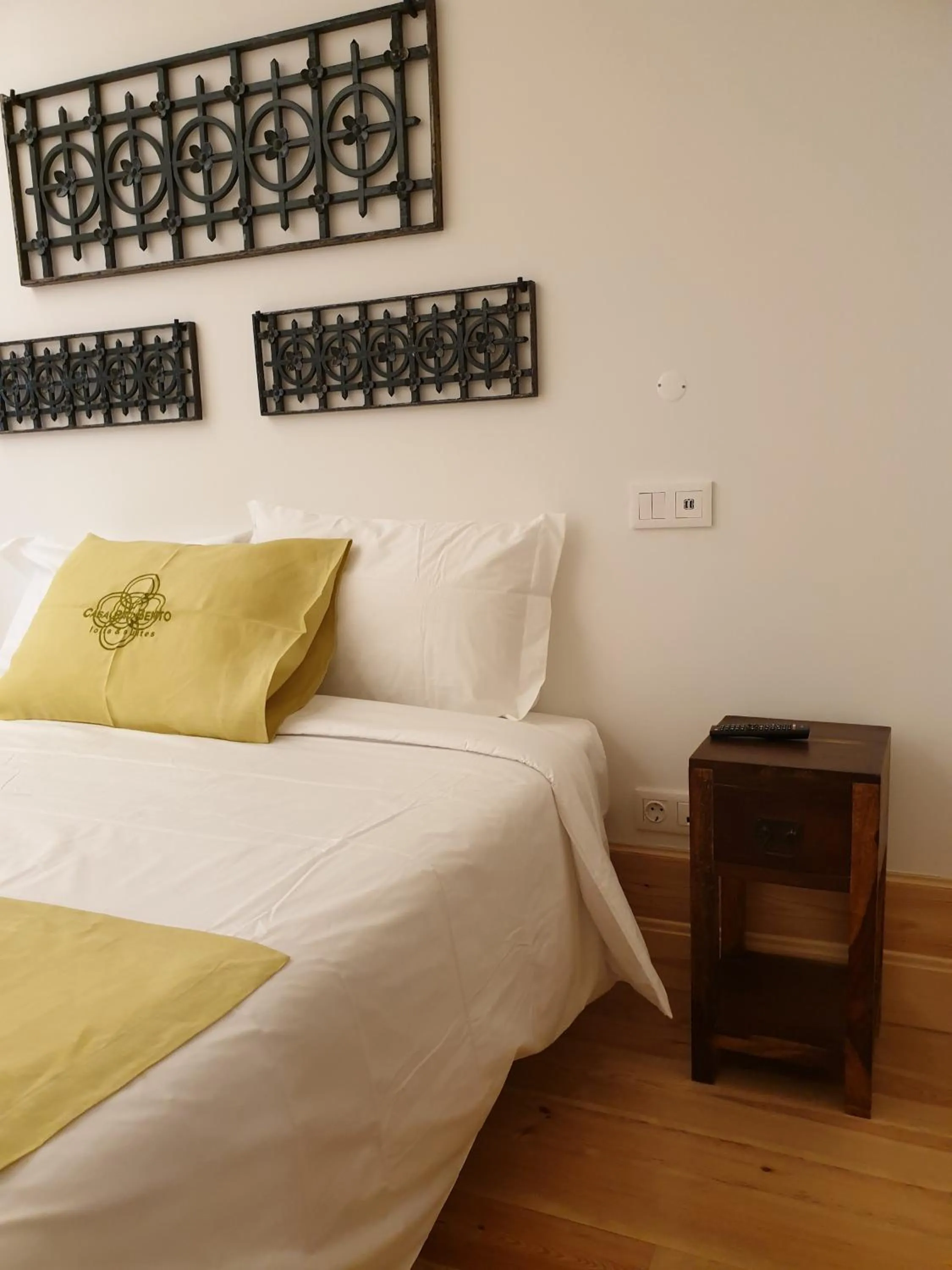 Bed in Casa da Baixa by PURUS