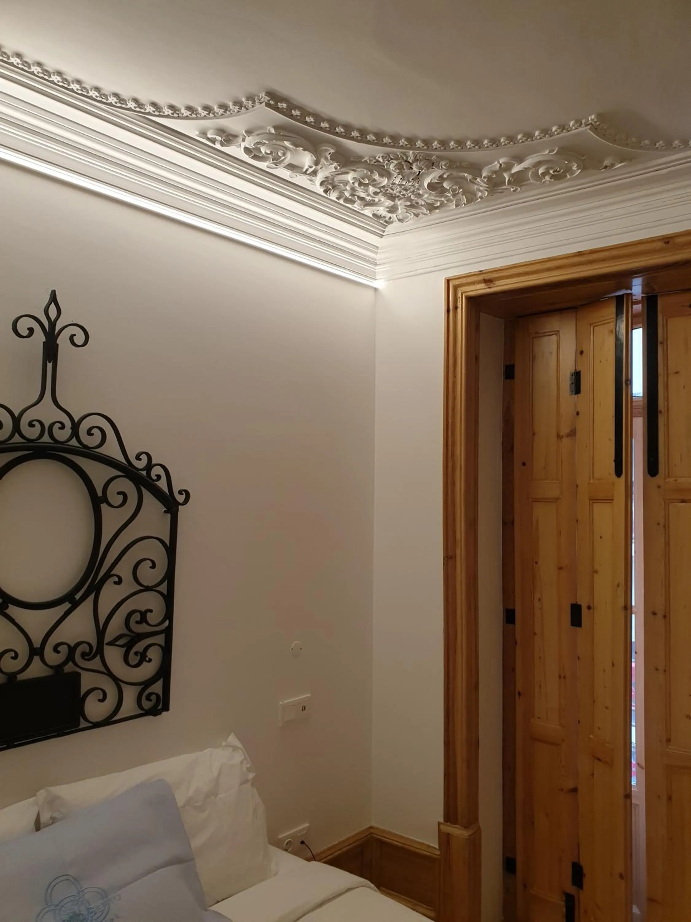 Bed in Casa da Baixa by PURUS