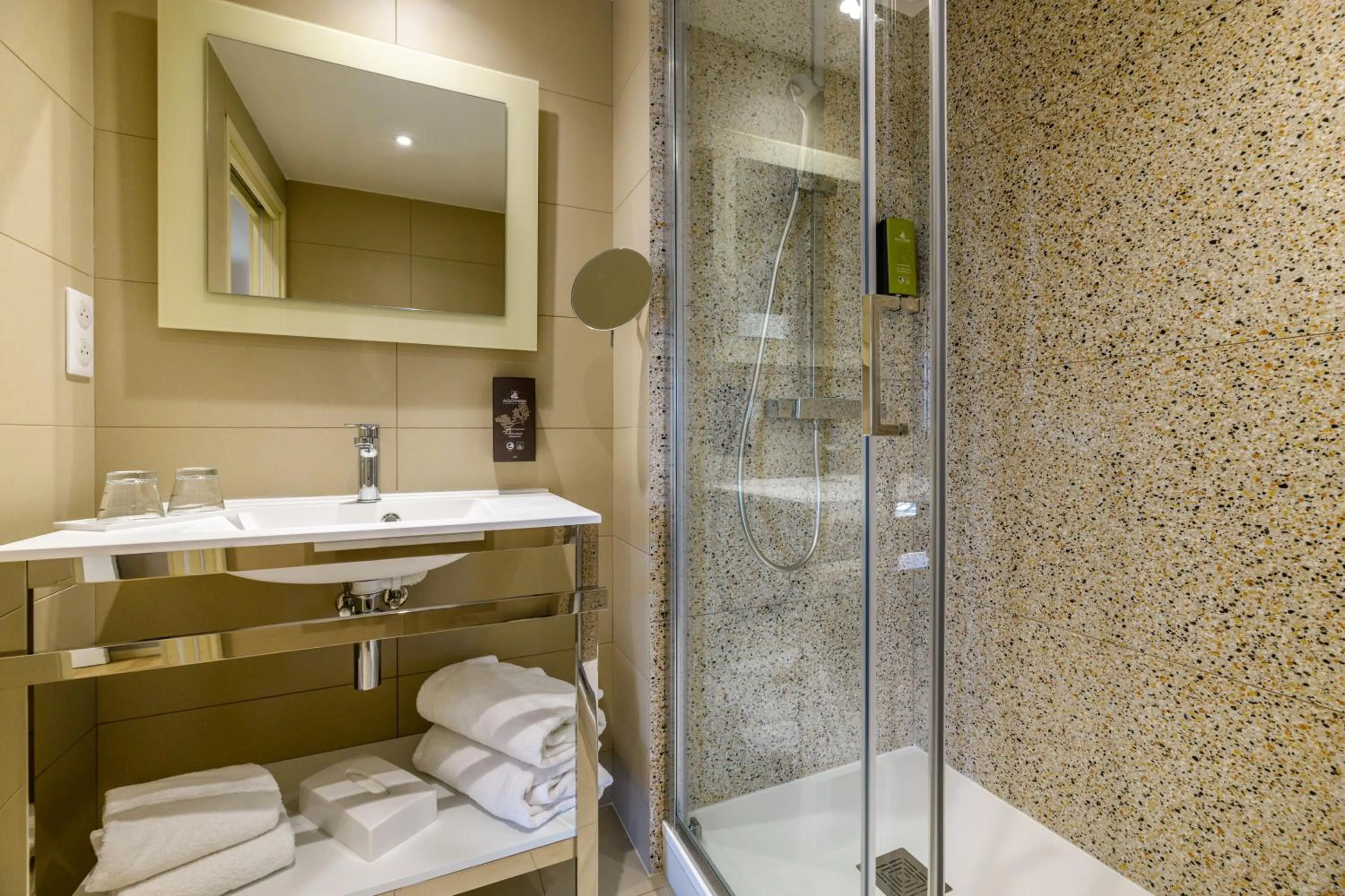 Shower in Residence de Tourisme Ajaccio Amirauté