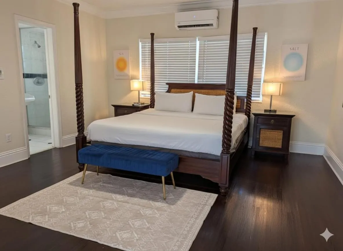 Bed in La Casa Hotel