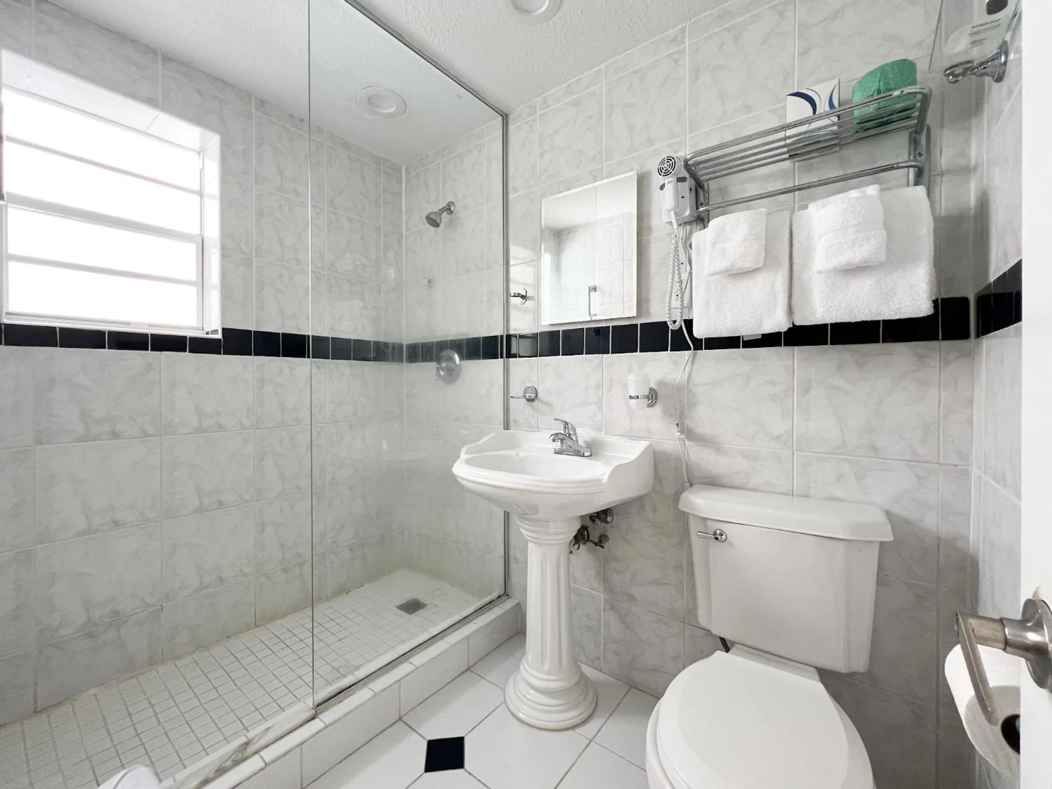 Bathroom in La Casa Hotel