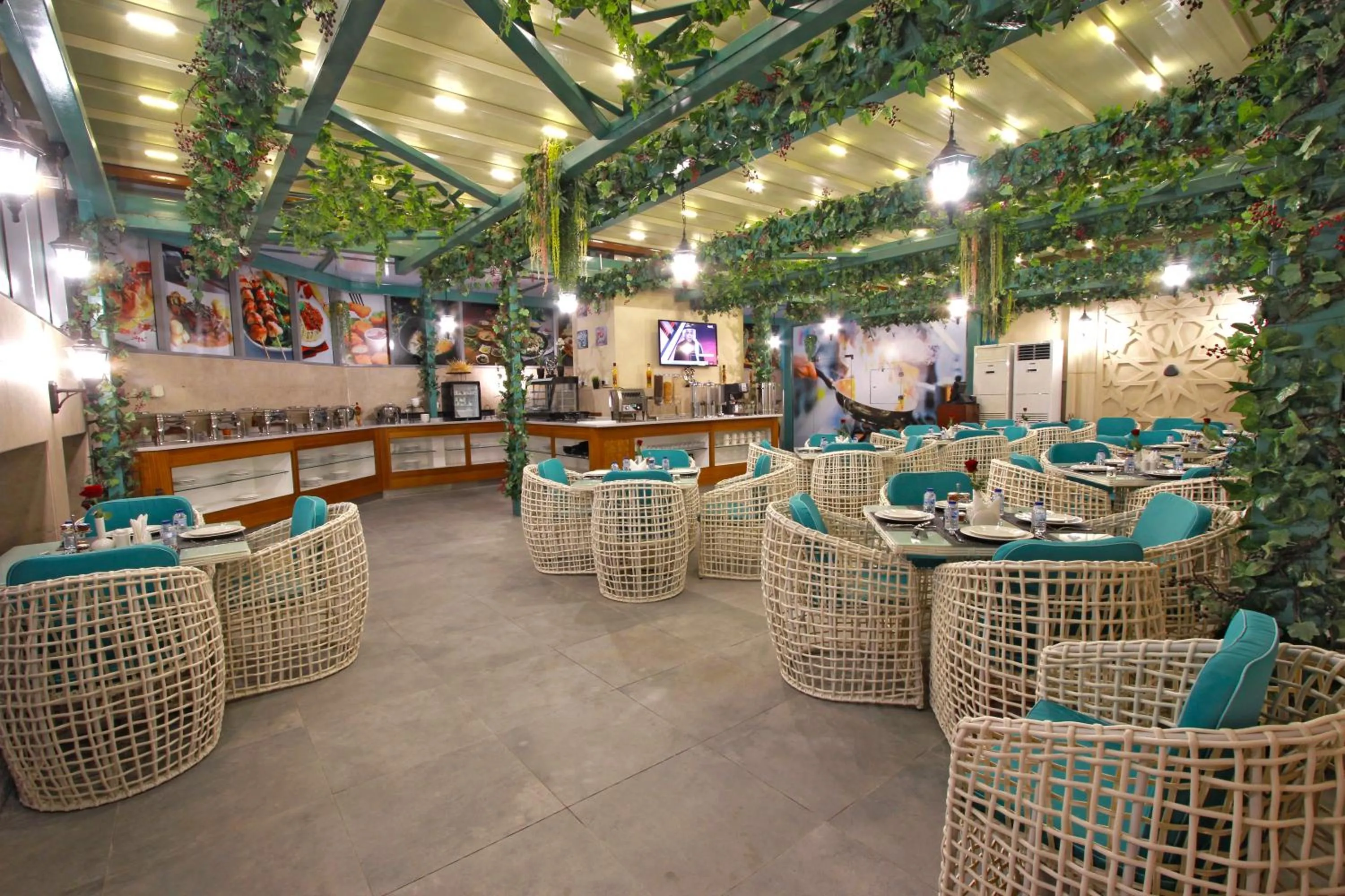 Restaurant/places to eat in Taj Jeddah Hotel Apartment