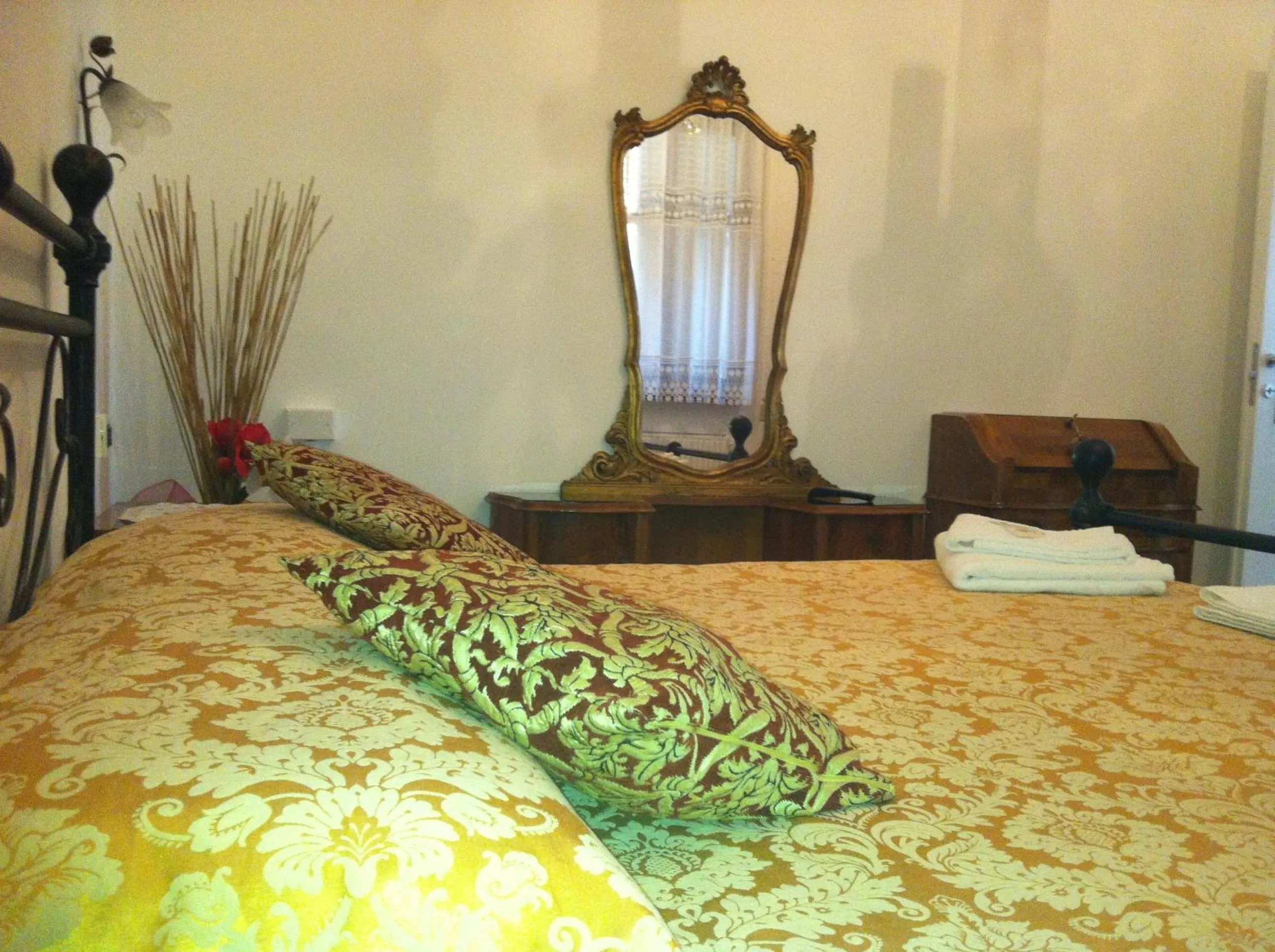 Decorative detail, Bed in B&B Ca' Dor