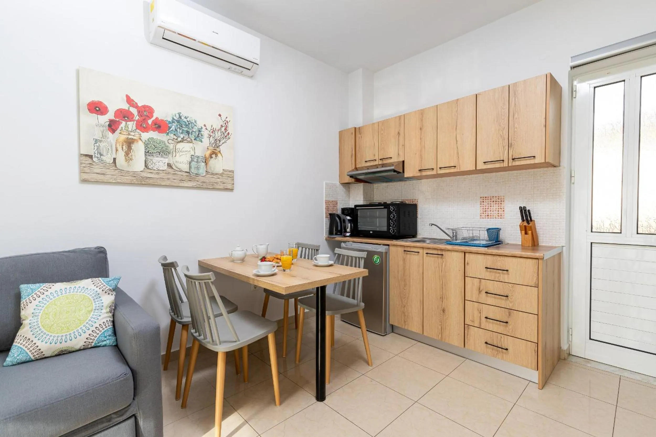 Dining area in Sun Beach Apartments