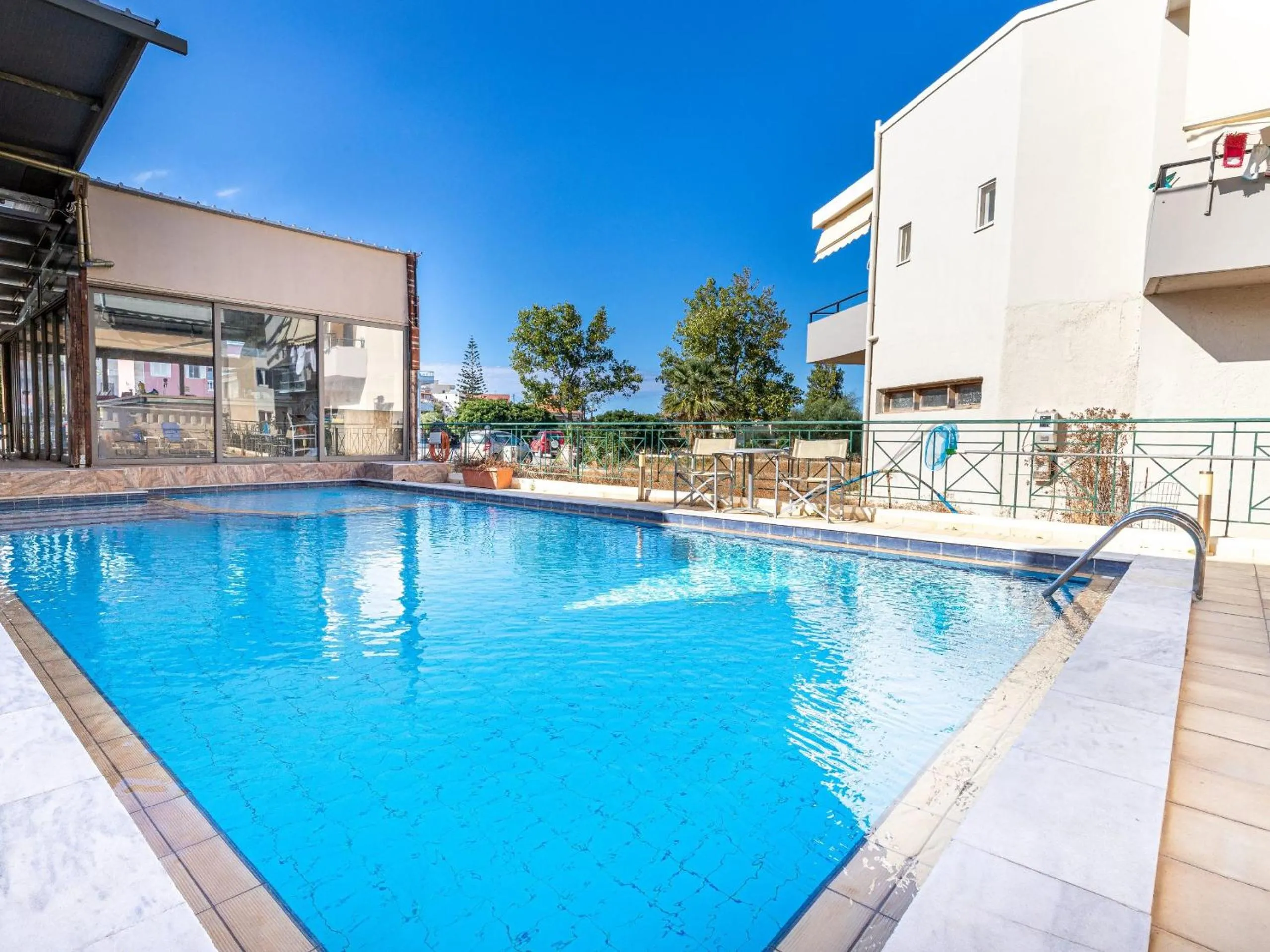 Swimming pool in Sun Beach Apartments