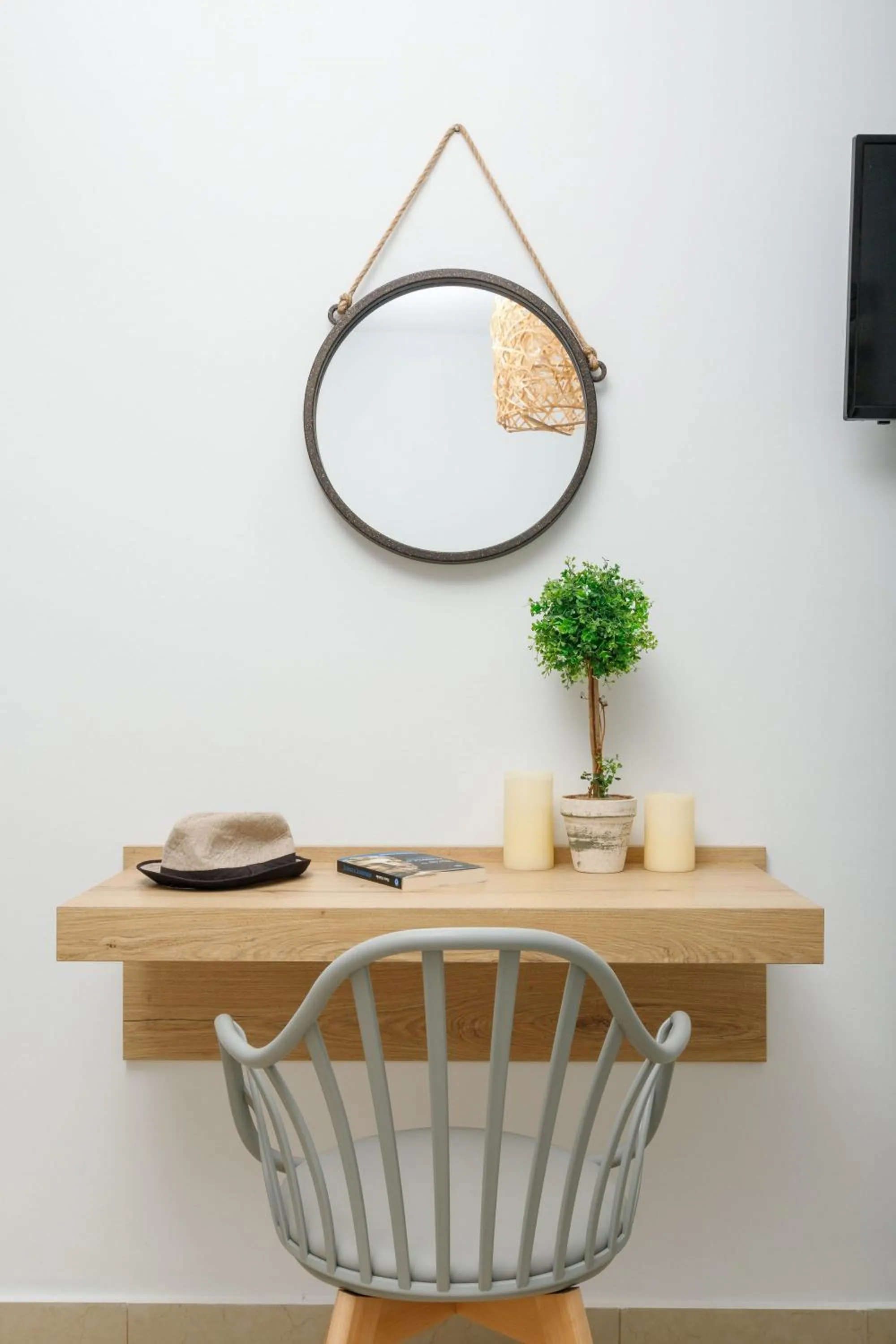 Decorative detail in Sun Beach Apartments