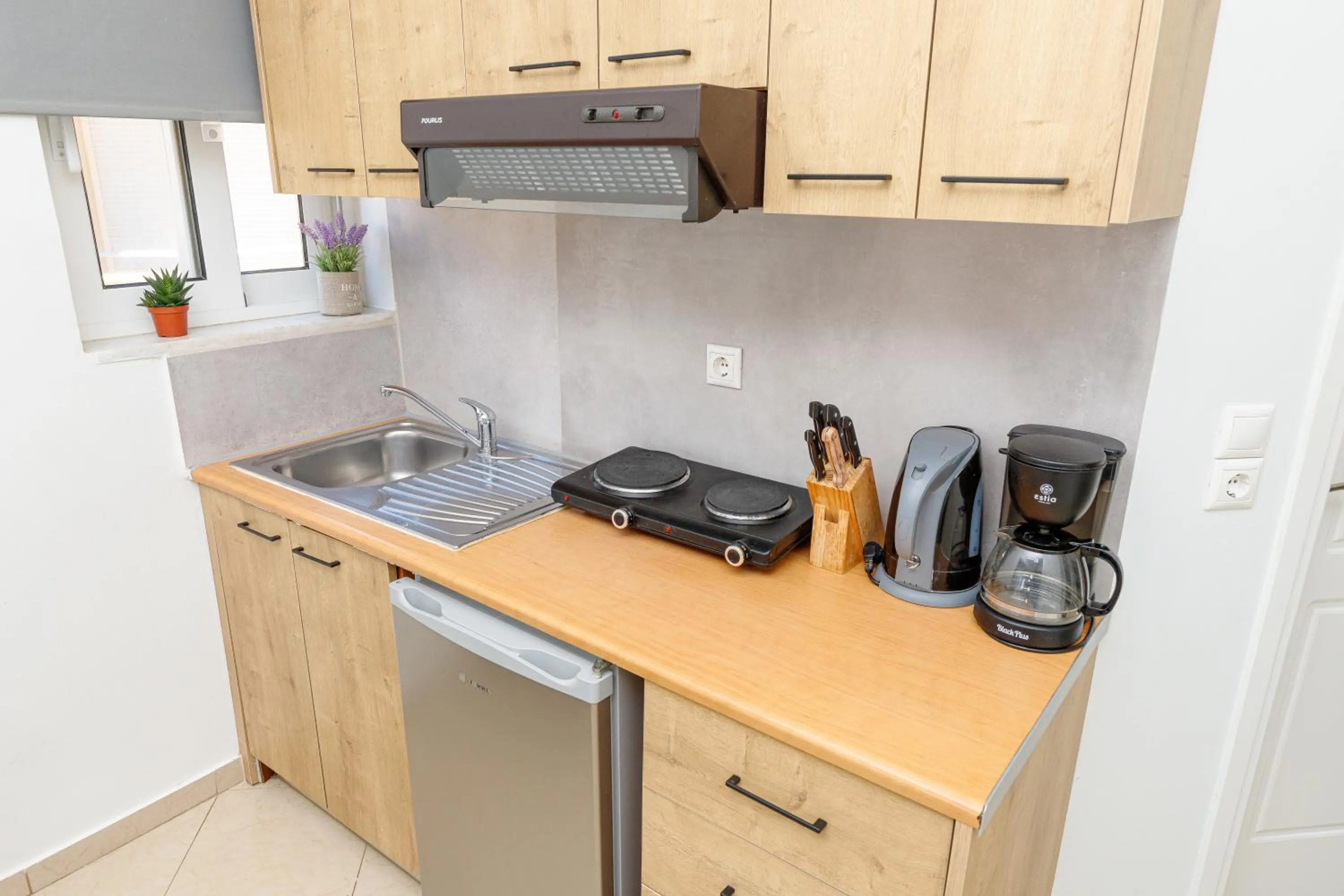 Kitchen or kitchenette in Sun Beach Apartments