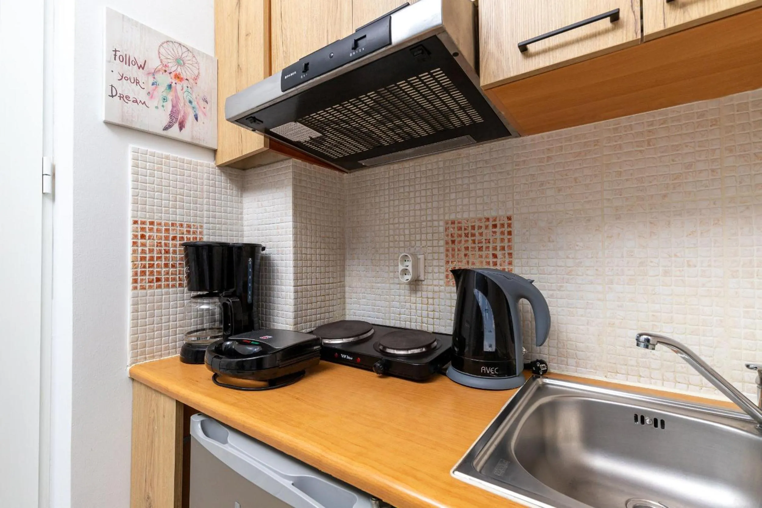 Kitchen or kitchenette in Sun Beach Apartments