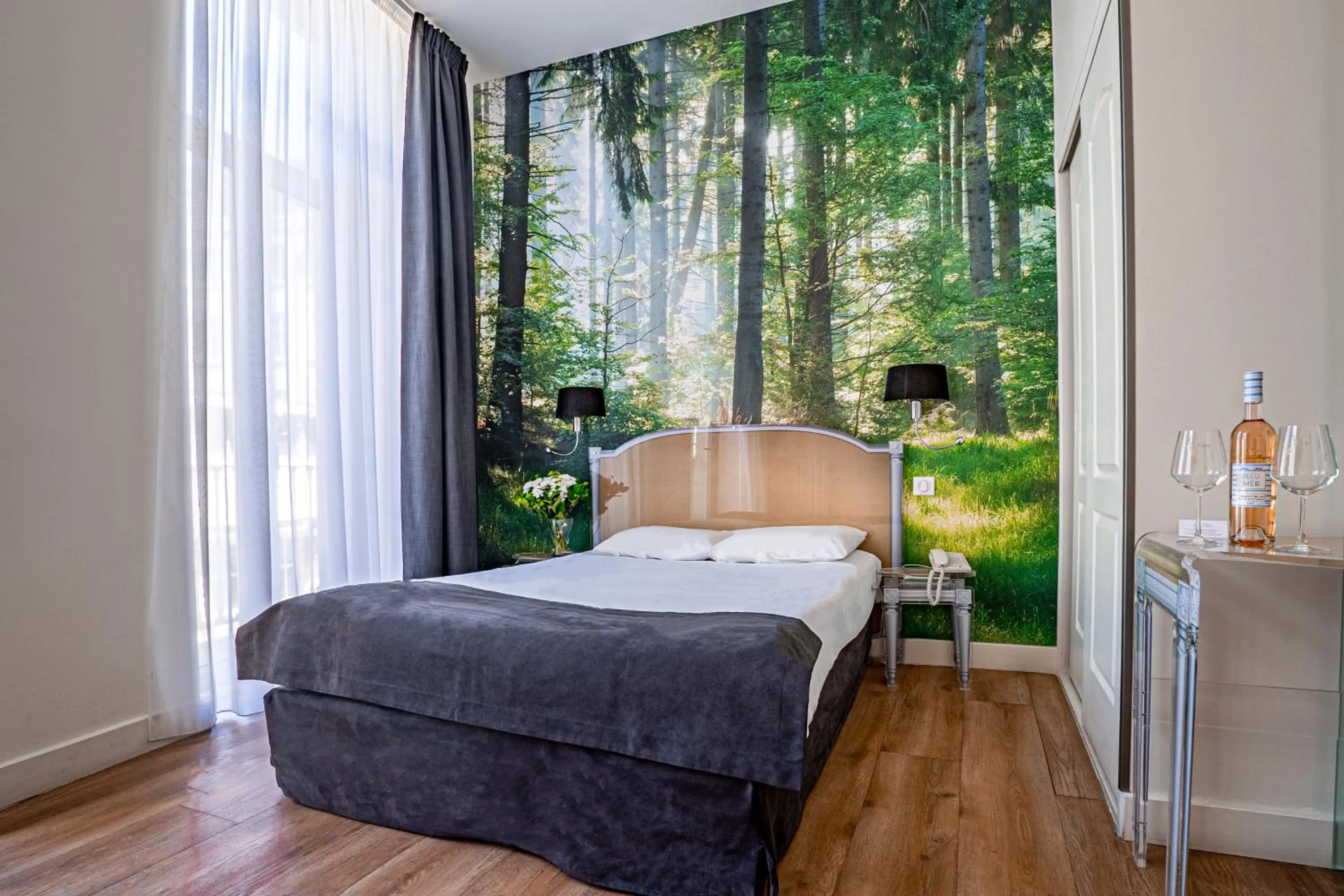 Bed in Hotel Bleu de Mer