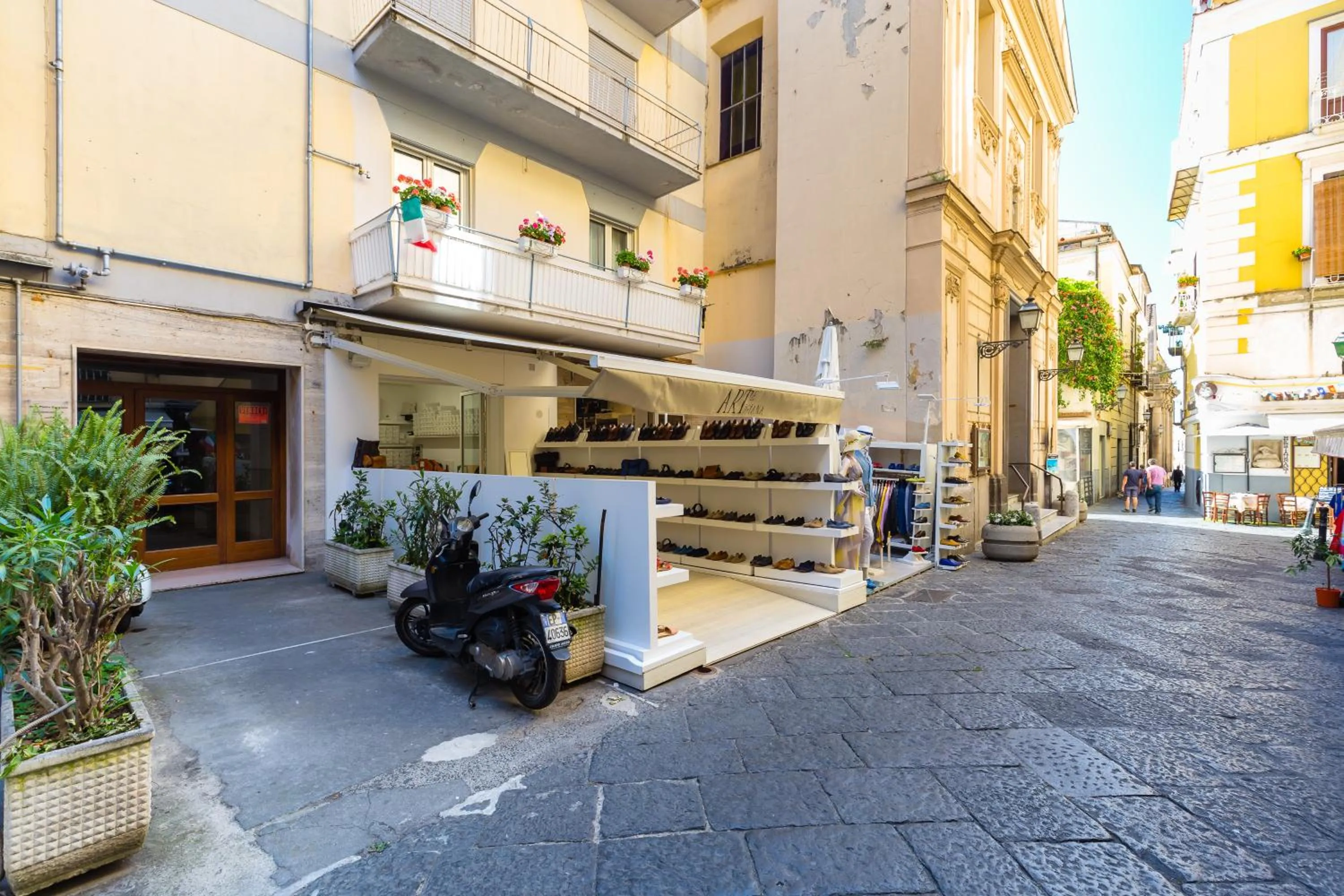 Property building in Casa Ela