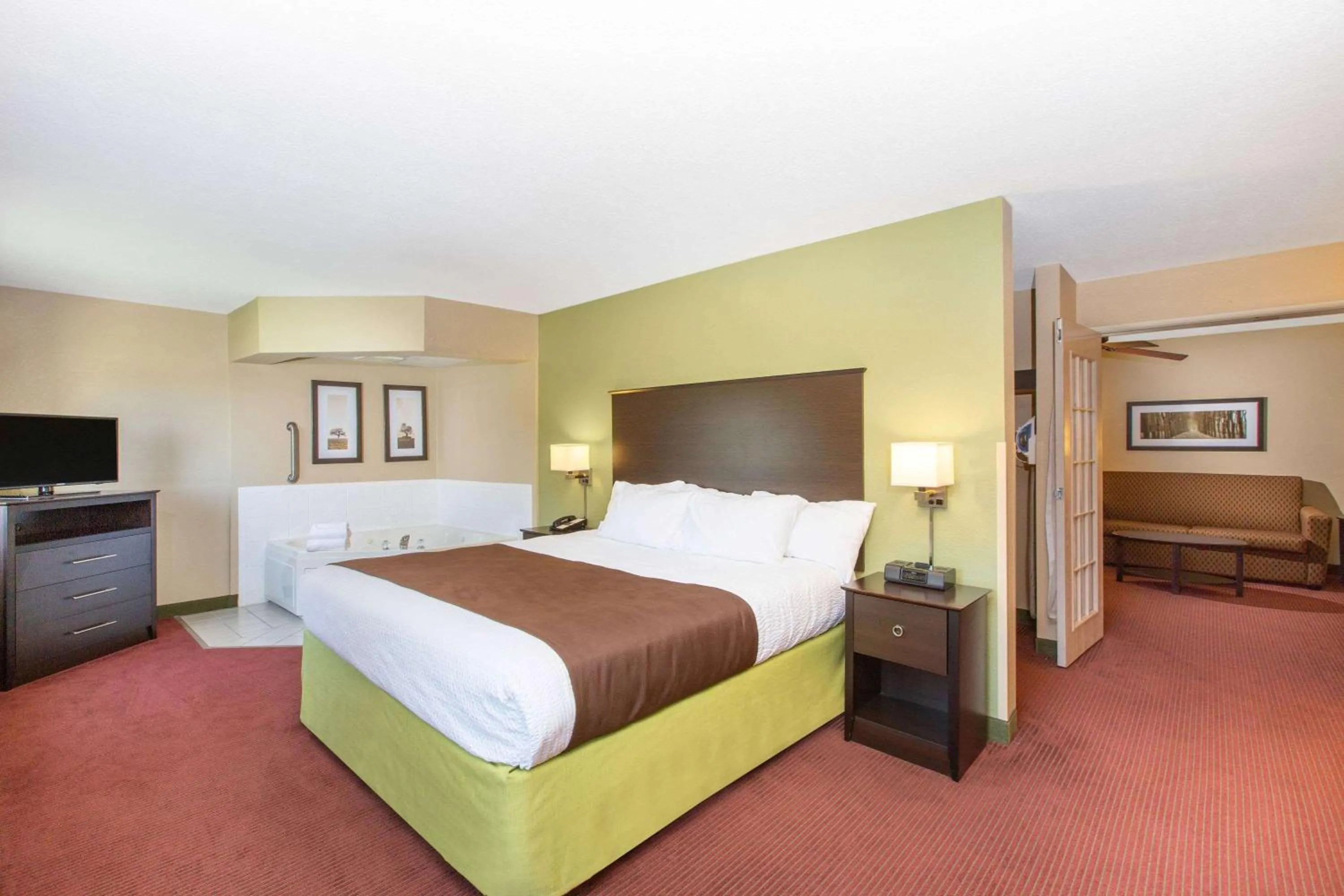Photo of the whole room, Bed in AmericInn by Wyndham Okoboji