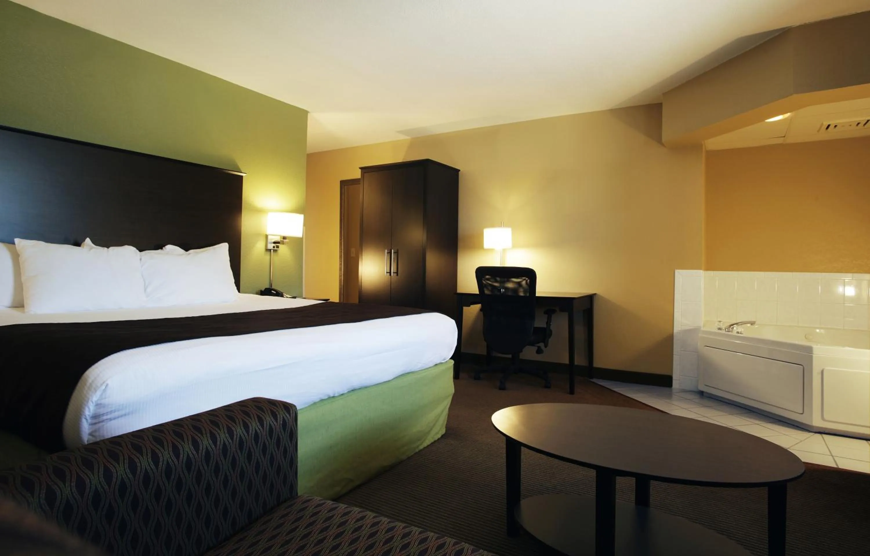 Photo of the whole room, Bed in AmericInn by Wyndham Okoboji