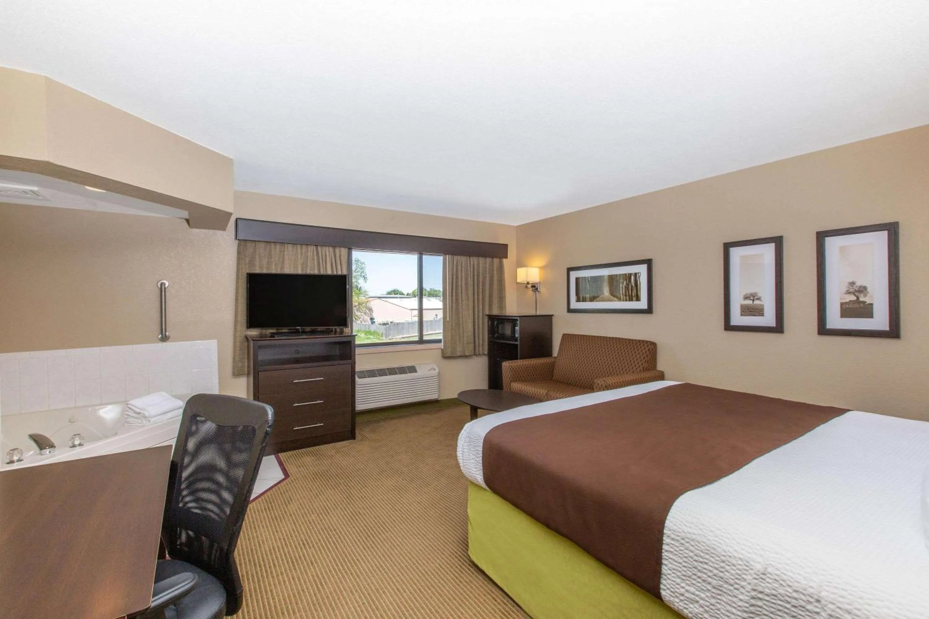 Photo of the whole room, Bed in AmericInn by Wyndham Okoboji