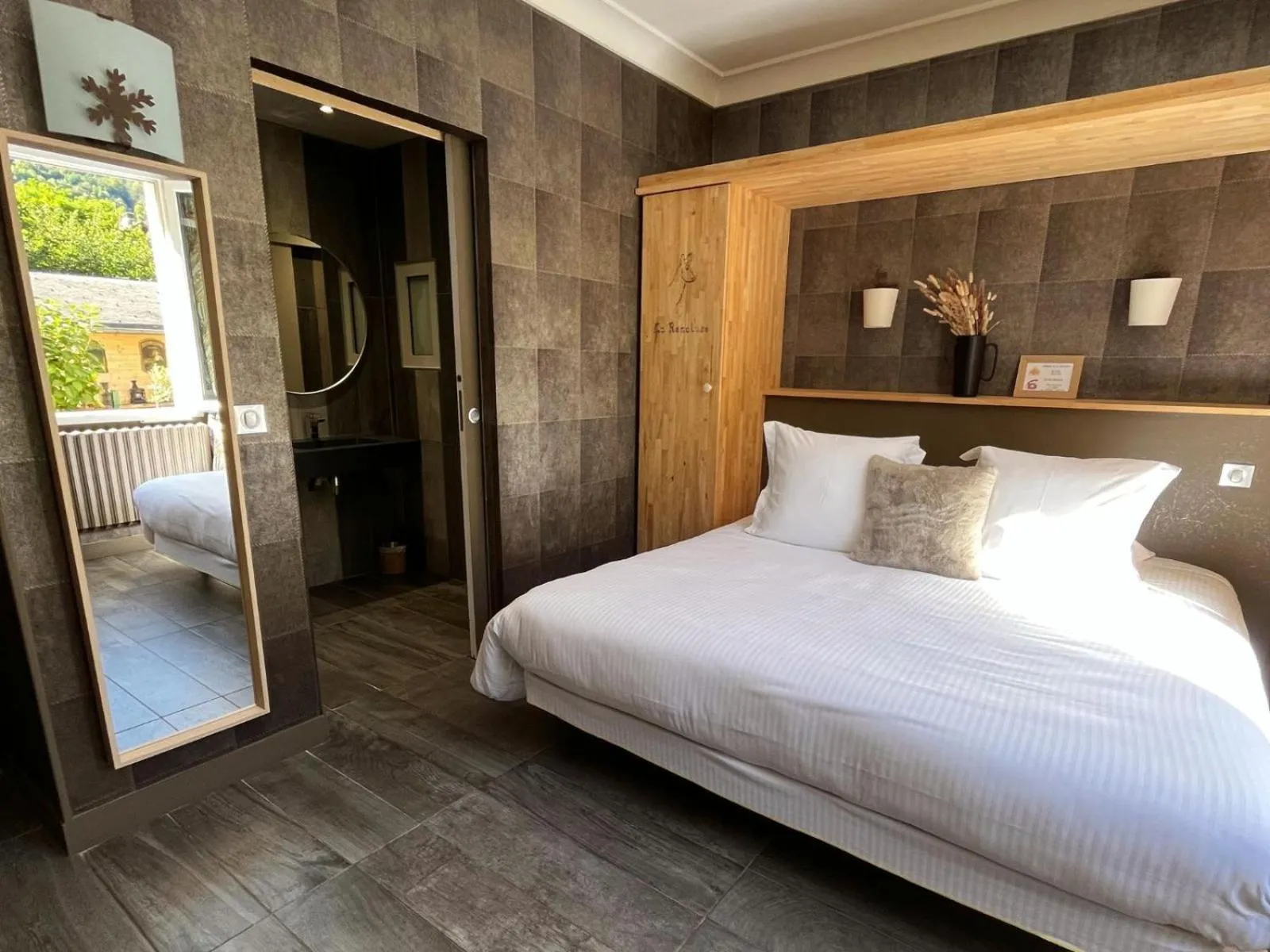 Bed in Hôtel La Rencluse